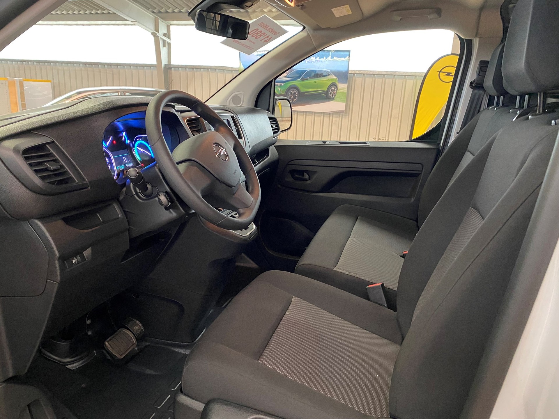 OPEL Vivaro Cargo-e 50 kWh M-image-5