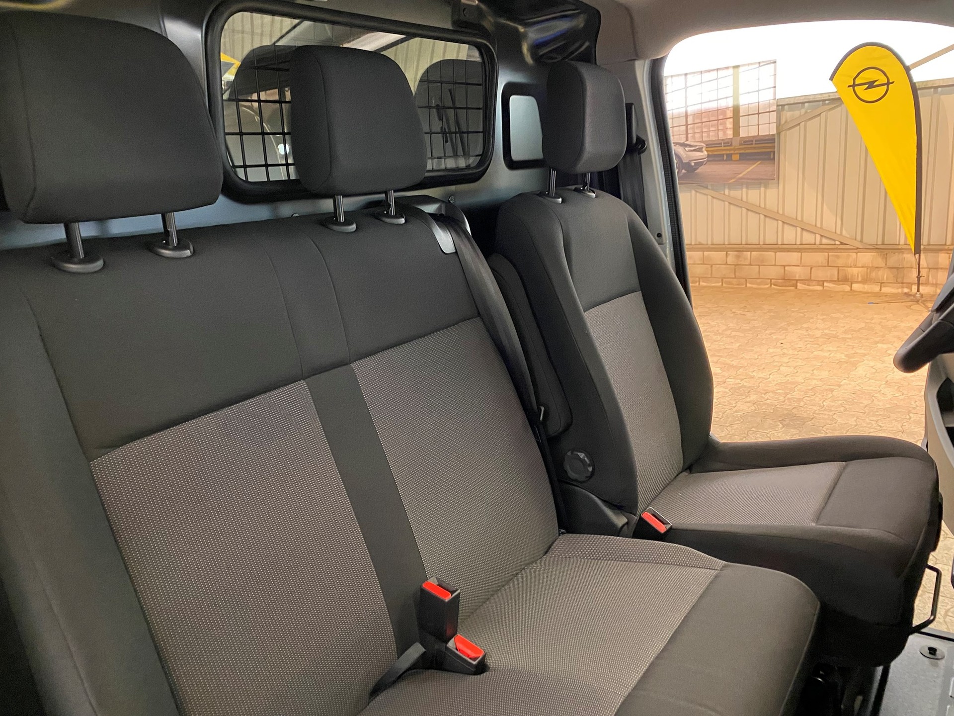 OPEL Vivaro Cargo-e 50 kWh M-image-10