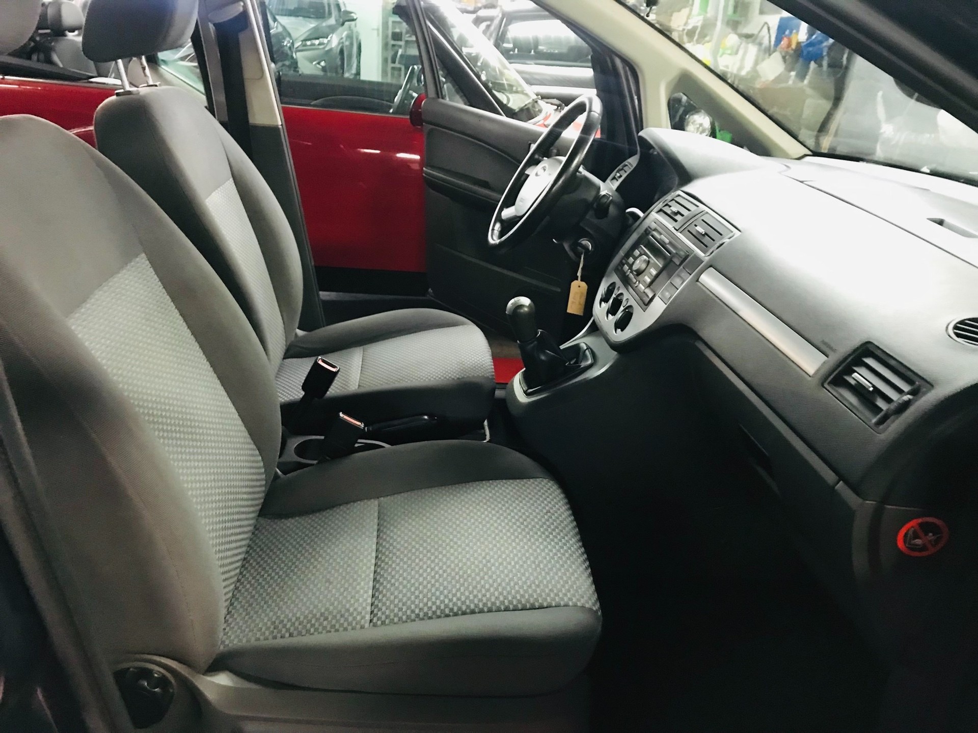 FORD Focus C-Max 1.6 Ti-VCT Ambiente-image-13
