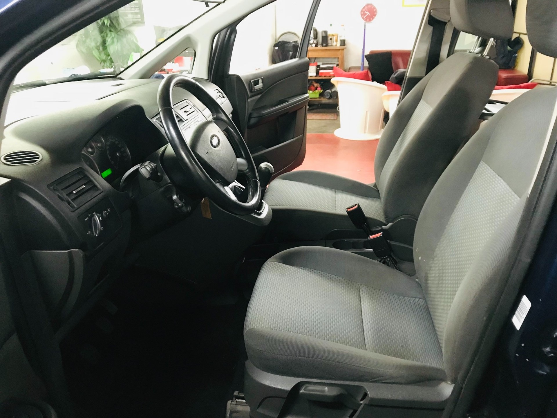 FORD Focus C-Max 1.6 Ti-VCT Ambiente-image-7