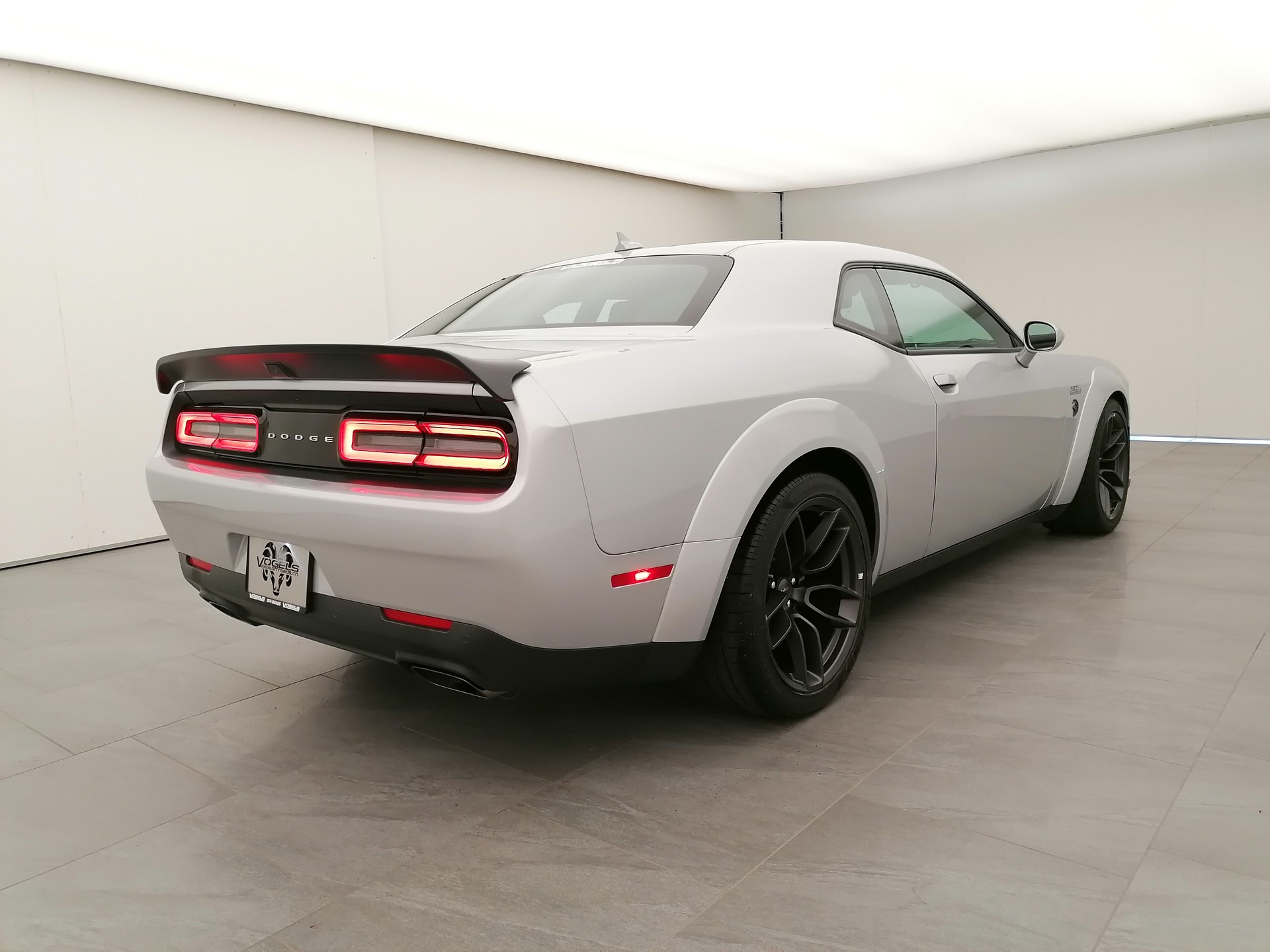 DODGE Challenger Hellcat WB Jailbreak-image-3