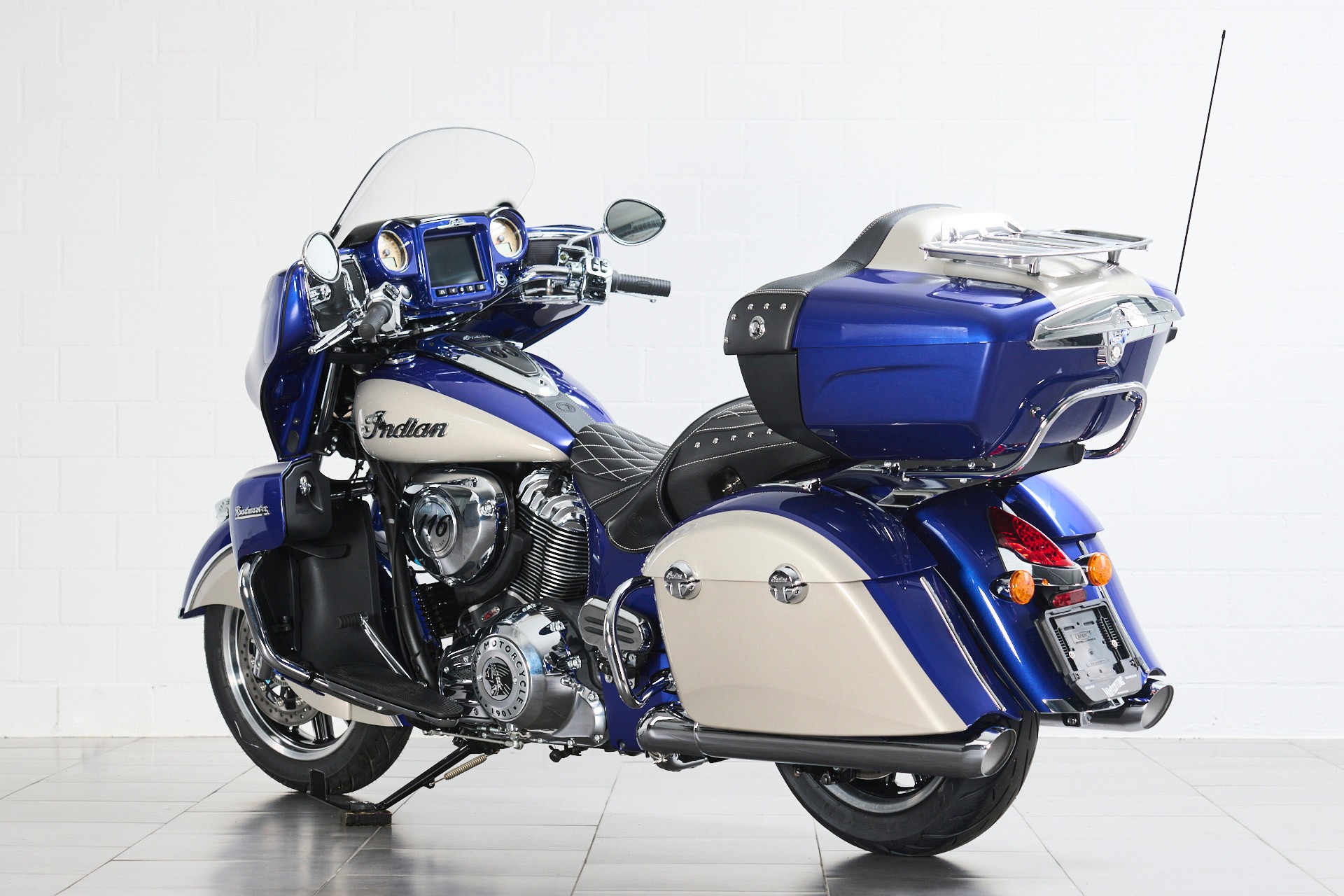 INDIAN Roadmaster-showroom-element-3