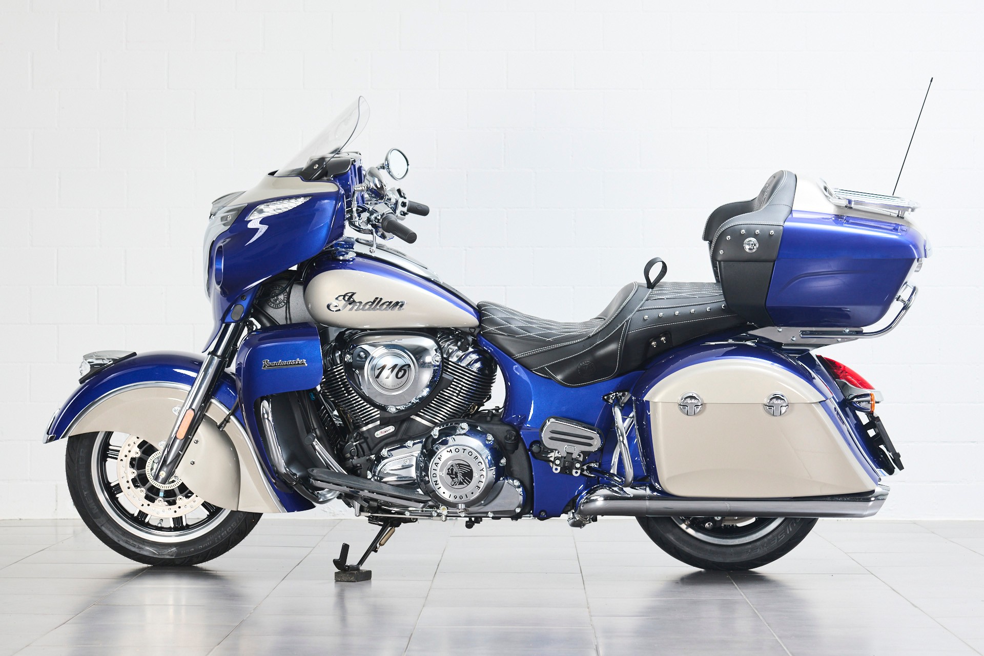 INDIAN Roadmaster-showroom-element-2