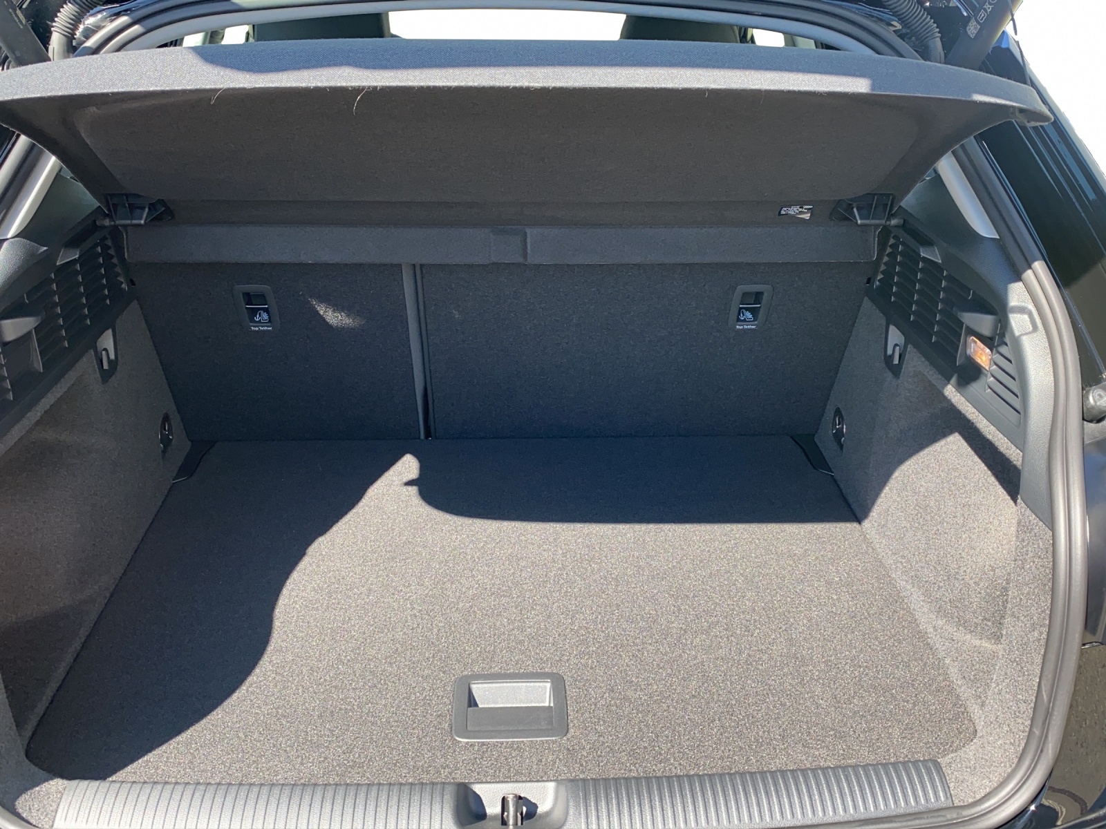 AUDI Q2 35 TDI quattro S-tronic-image-12