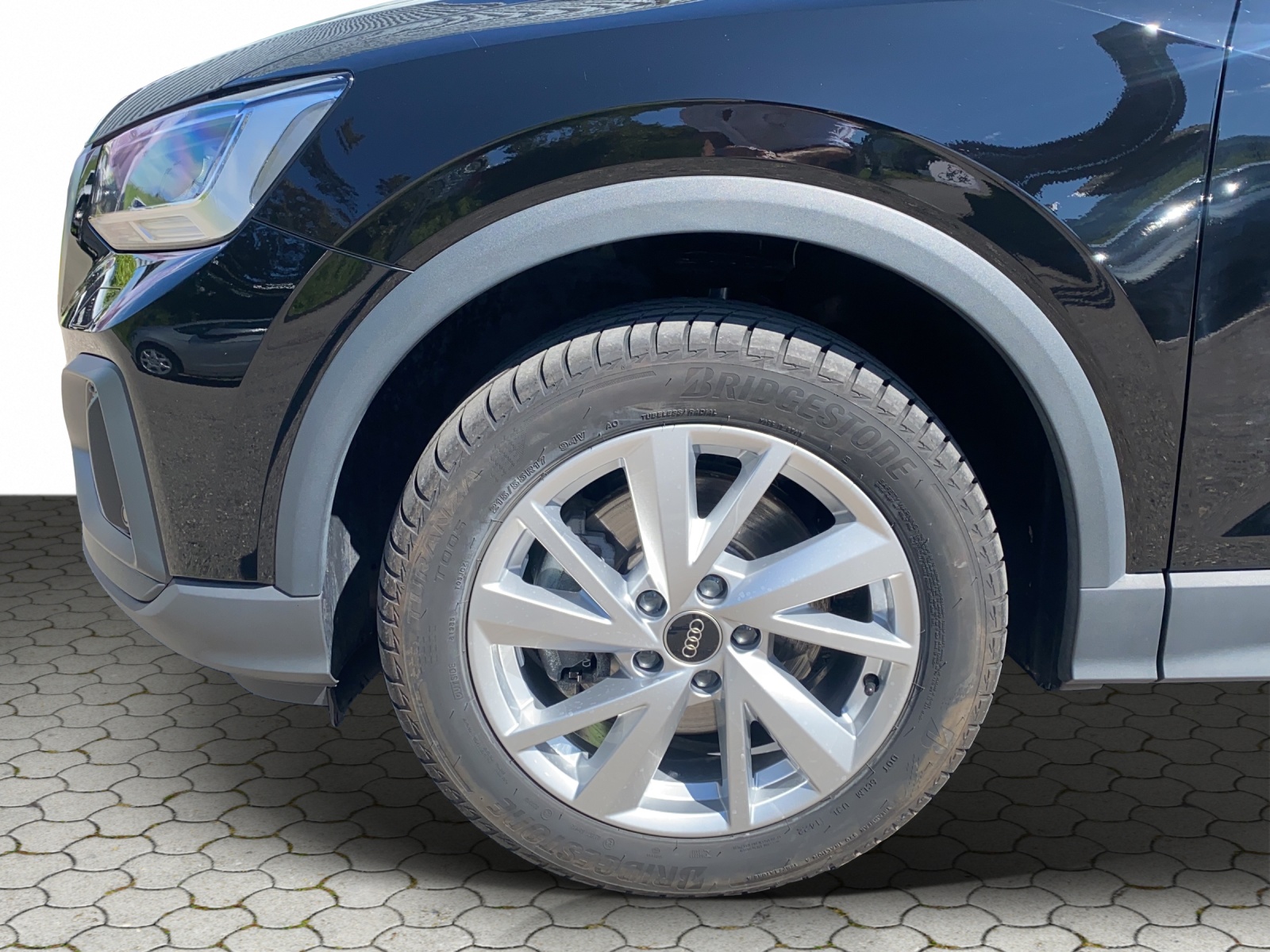 AUDI Q2 35 TDI quattro S-tronic-image-8