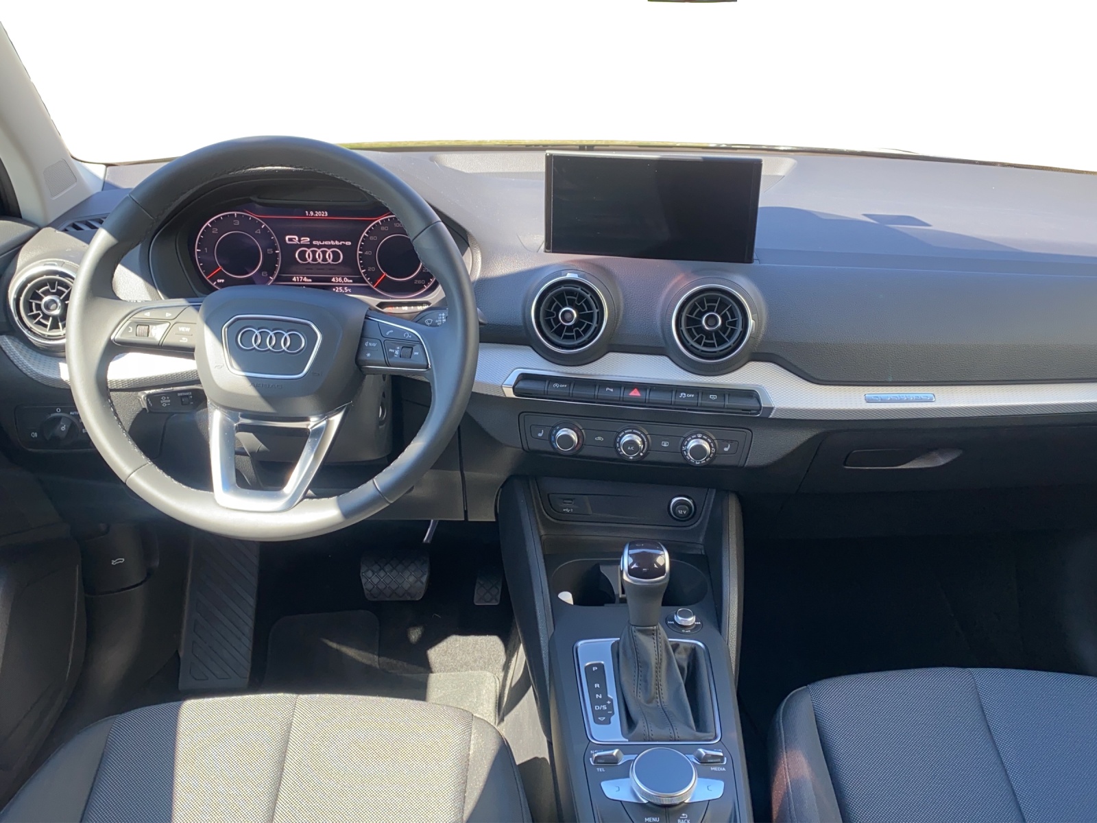 AUDI Q2 35 TDI quattro S-tronic-image-10