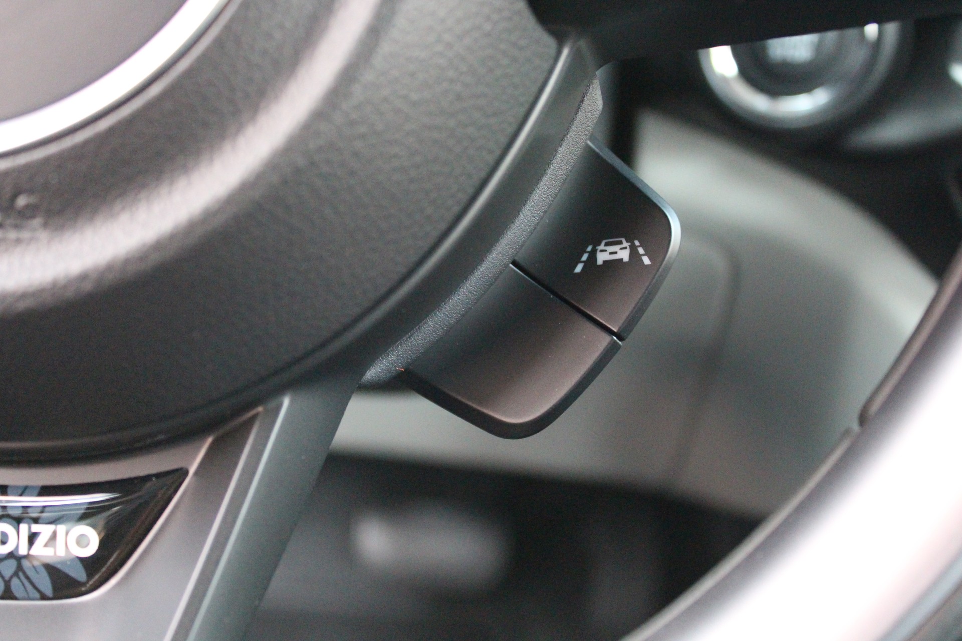 SUZUKI Swift 1.2 Tradizio Hybrid CVT - "Taxe Autom - CHF 36.- * Garantie 5 ans * Apple Car Play * Caméra * Keyless"-image-9