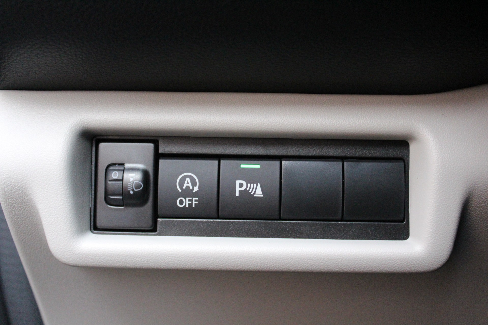 SUZUKI Swift 1.2 Tradizio Hybrid CVT - "Taxe Autom - CHF 36.- * Garantie 5 ans * Apple Car Play * Caméra * Keyless"-image-11
