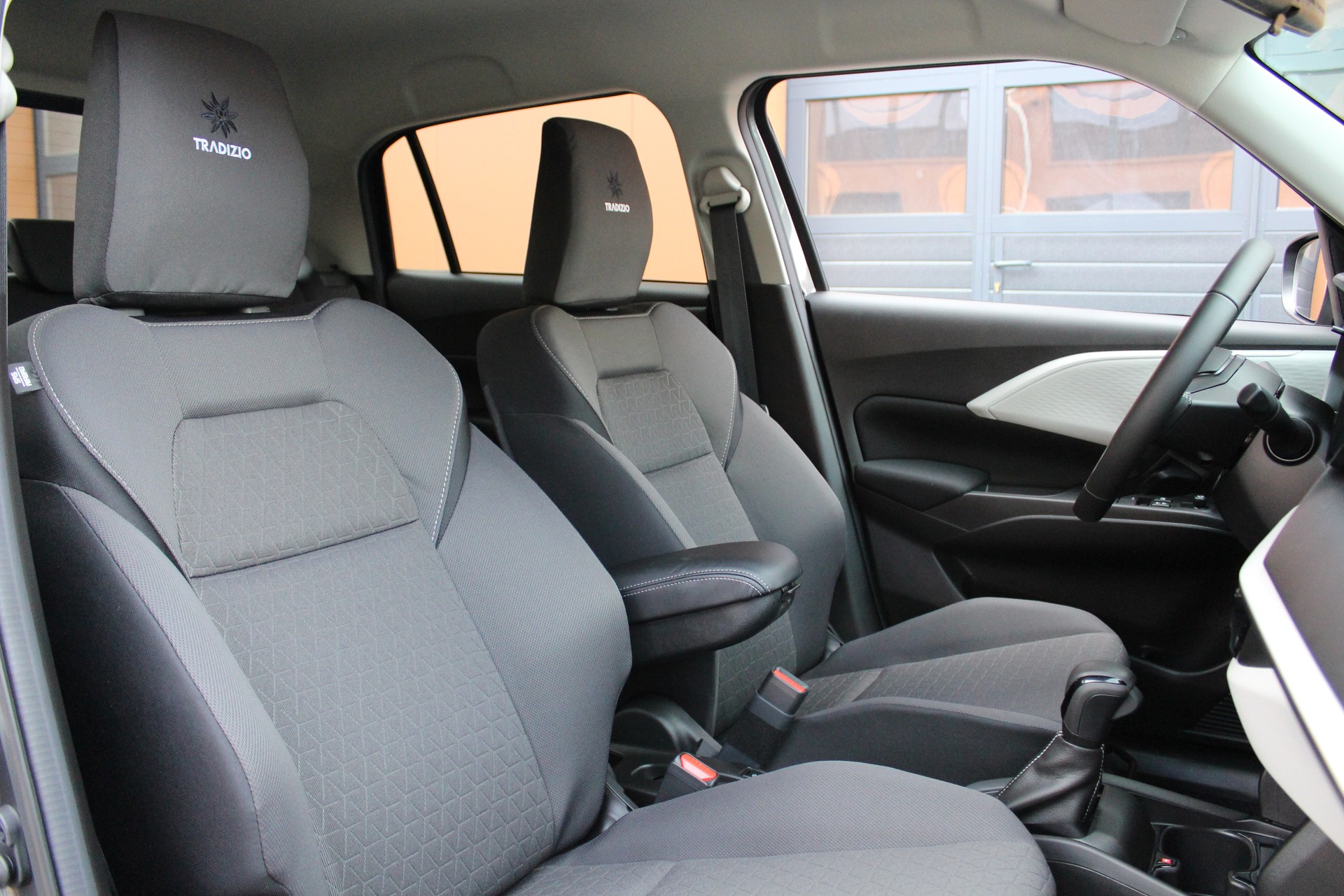 SUZUKI Swift 1.2 Tradizio Hybrid CVT - "Taxe Autom - CHF 36.- * Garantie 5 ans * Apple Car Play * Caméra * Keyless"-image-21