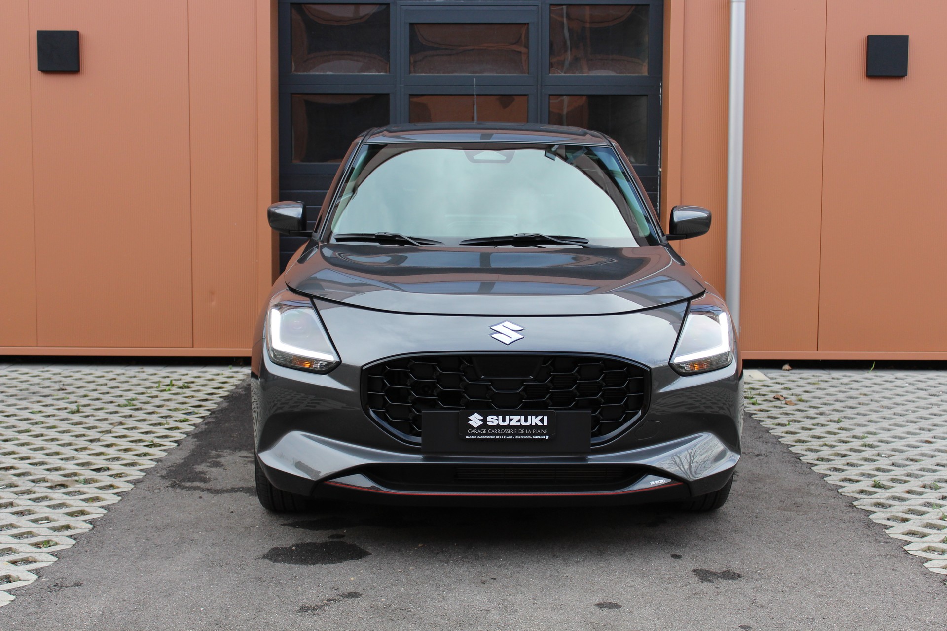 SUZUKI Swift 1.2 Tradizio Hybrid CVT - "Taxe Autom - CHF 36.- * Garantie 5 ans * Apple Car Play * Caméra * Keyless"-image-1