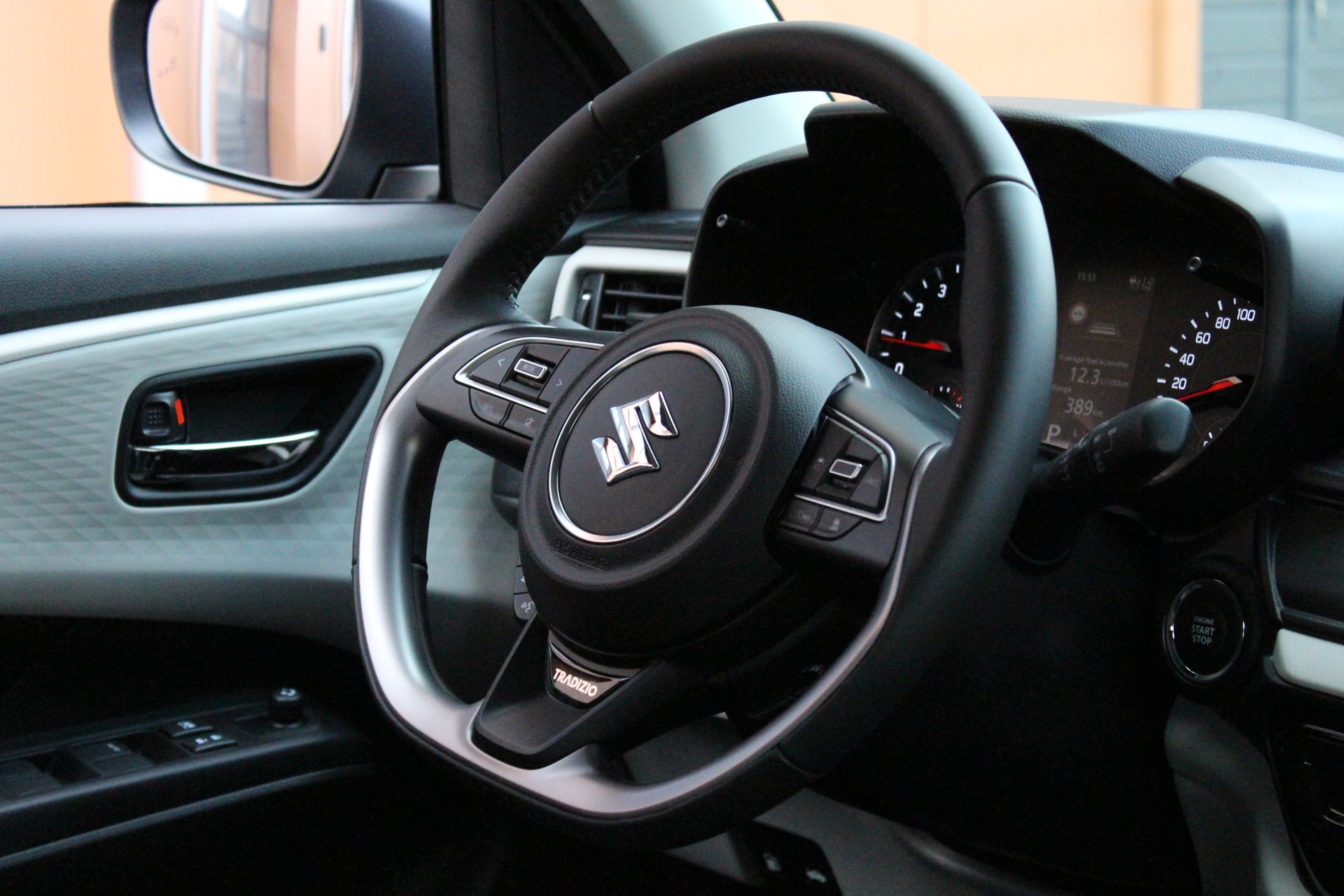 SUZUKI Swift 1.2 Tradizio Hybrid CVT - "Taxe Autom - CHF 36.- * Garantie 5 ans * Apple Car Play * Caméra * Keyless"-image-24