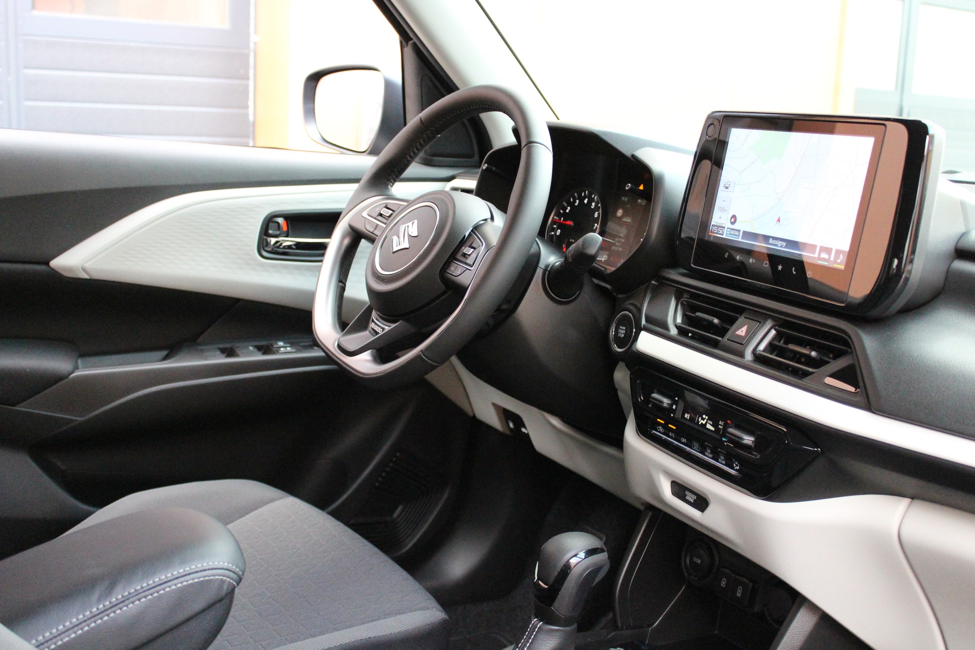 SUZUKI Swift 1.2 Tradizio Hybrid CVT - "Taxe Autom - CHF 36.- * Garantie 5 ans * Apple Car Play * Caméra * Keyless"-image-22