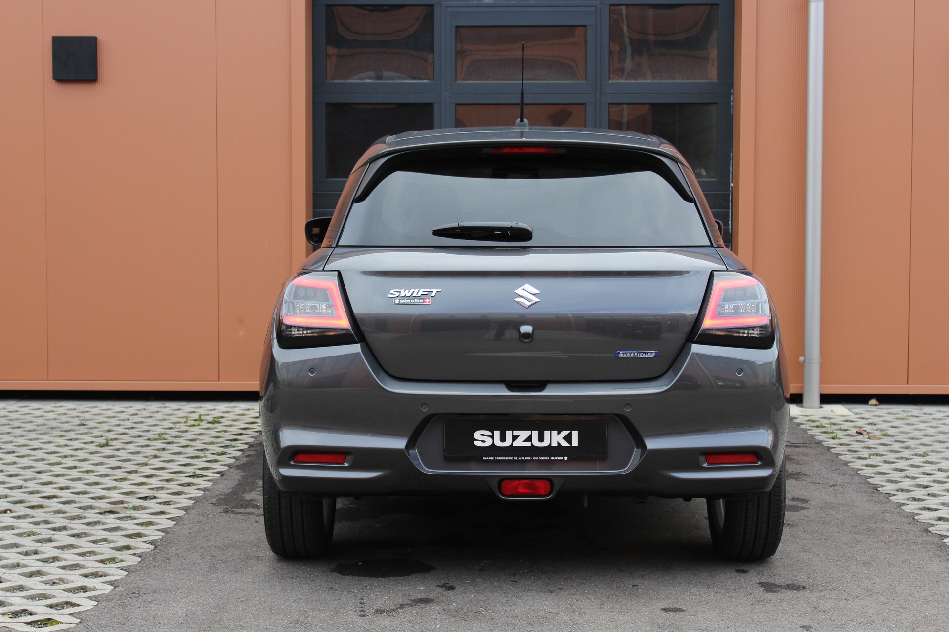 SUZUKI Swift 1.2 Tradizio Hybrid CVT - "Taxe Autom - CHF 36.- * Garantie 5 ans * Apple Car Play * Caméra * Keyless"-image-4