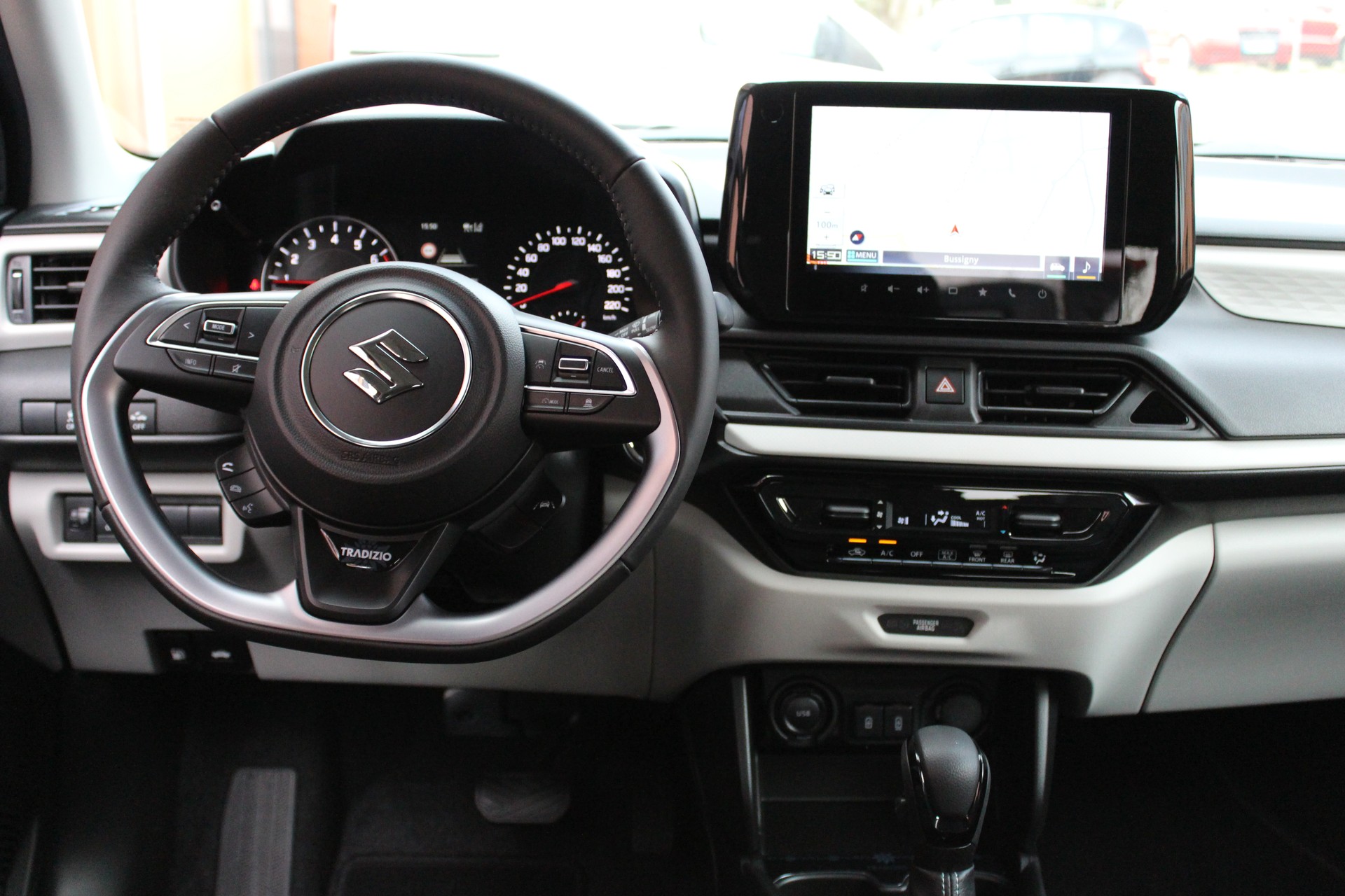 SUZUKI Swift 1.2 Tradizio Hybrid CVT - "Taxe Autom - CHF 36.- * Garantie 5 ans * Apple Car Play * Caméra * Keyless"-image-23