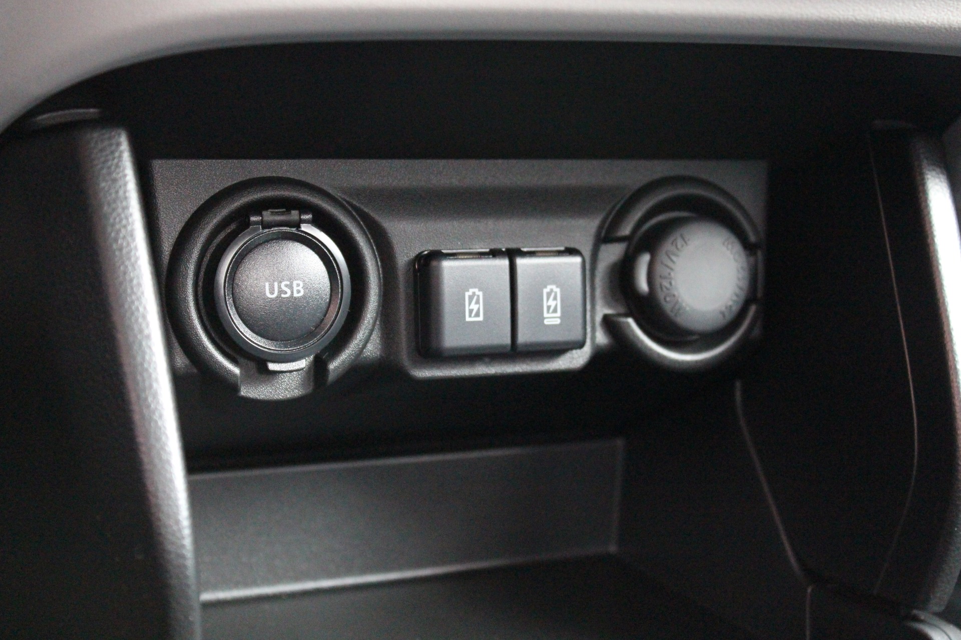 SUZUKI Swift 1.2 Tradizio Hybrid CVT - "Taxe Autom - CHF 36.- * Garantie 5 ans * Apple Car Play * Caméra * Keyless"-image-15
