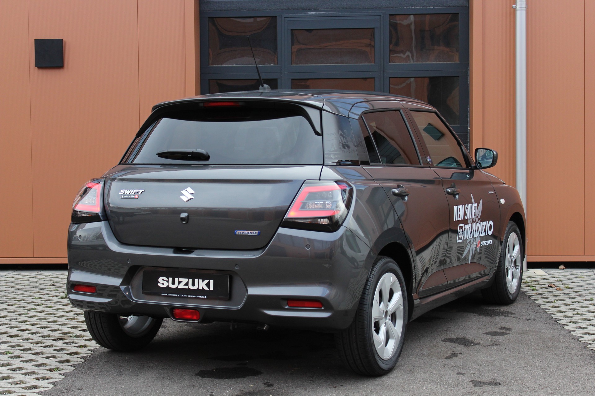 SUZUKI Swift 1.2 Tradizio Hybrid CVT - "Taxe Autom - CHF 36.- * Garantie 5 ans * Apple Car Play * Caméra * Keyless"-image-6