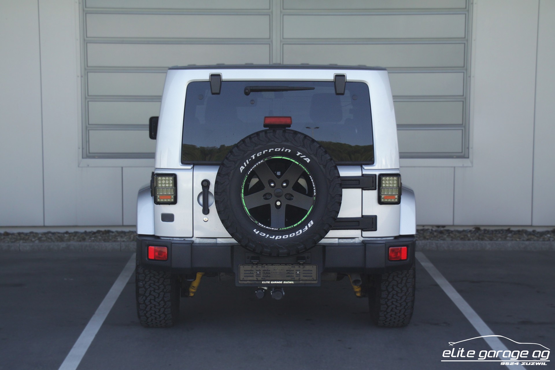 JEEP Wrangler 2.8 CRD 70th Anniversary Automatic-image-3