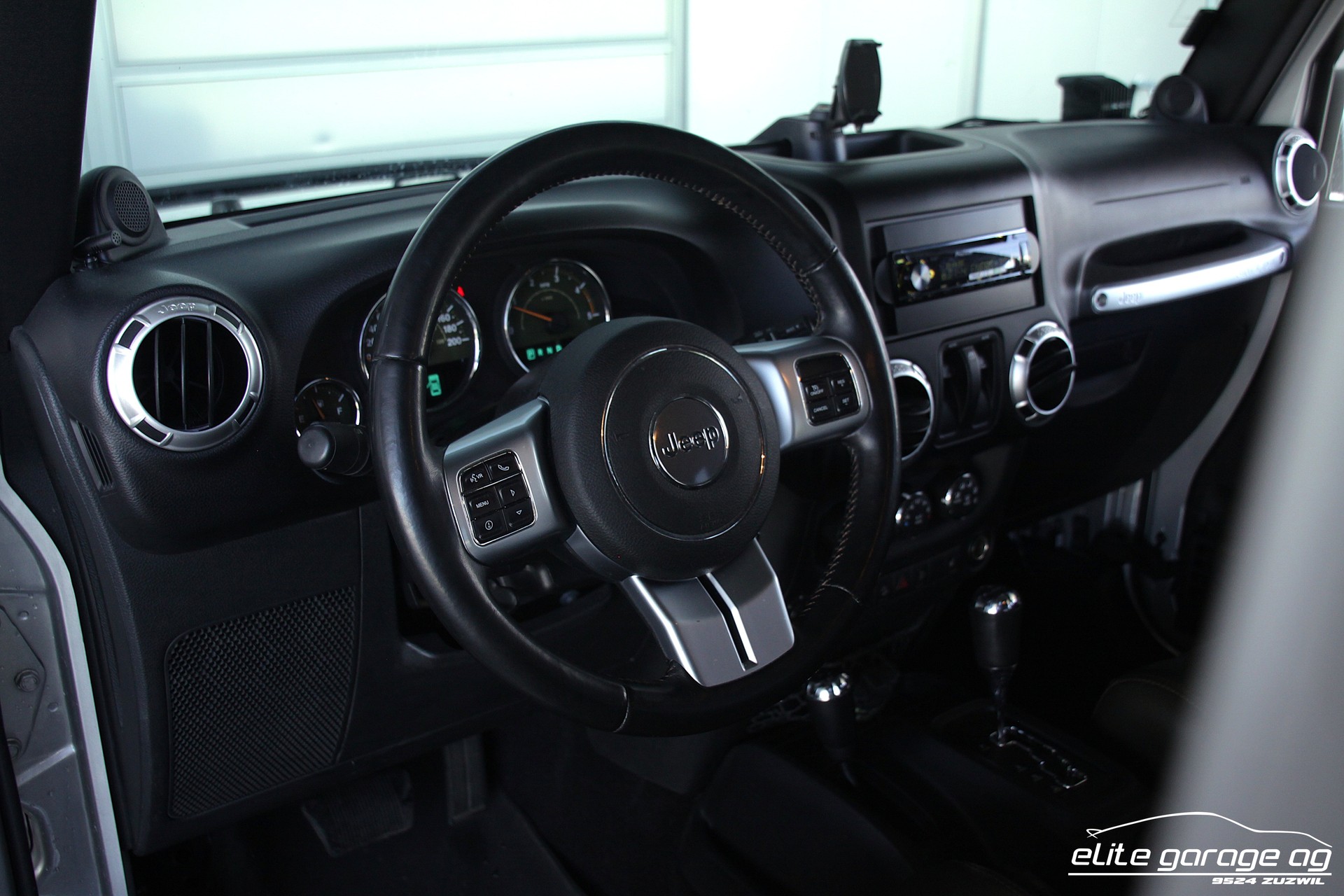 JEEP Wrangler 2.8 CRD 70th Anniversary Automatic-image-13