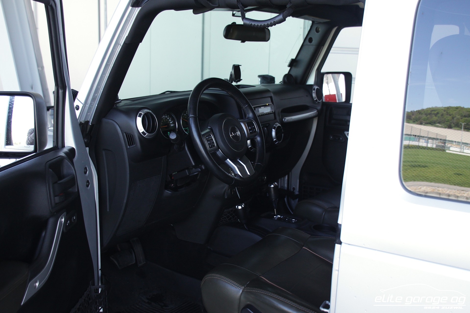 JEEP Wrangler 2.8 CRD 70th Anniversary Automatic-image-12