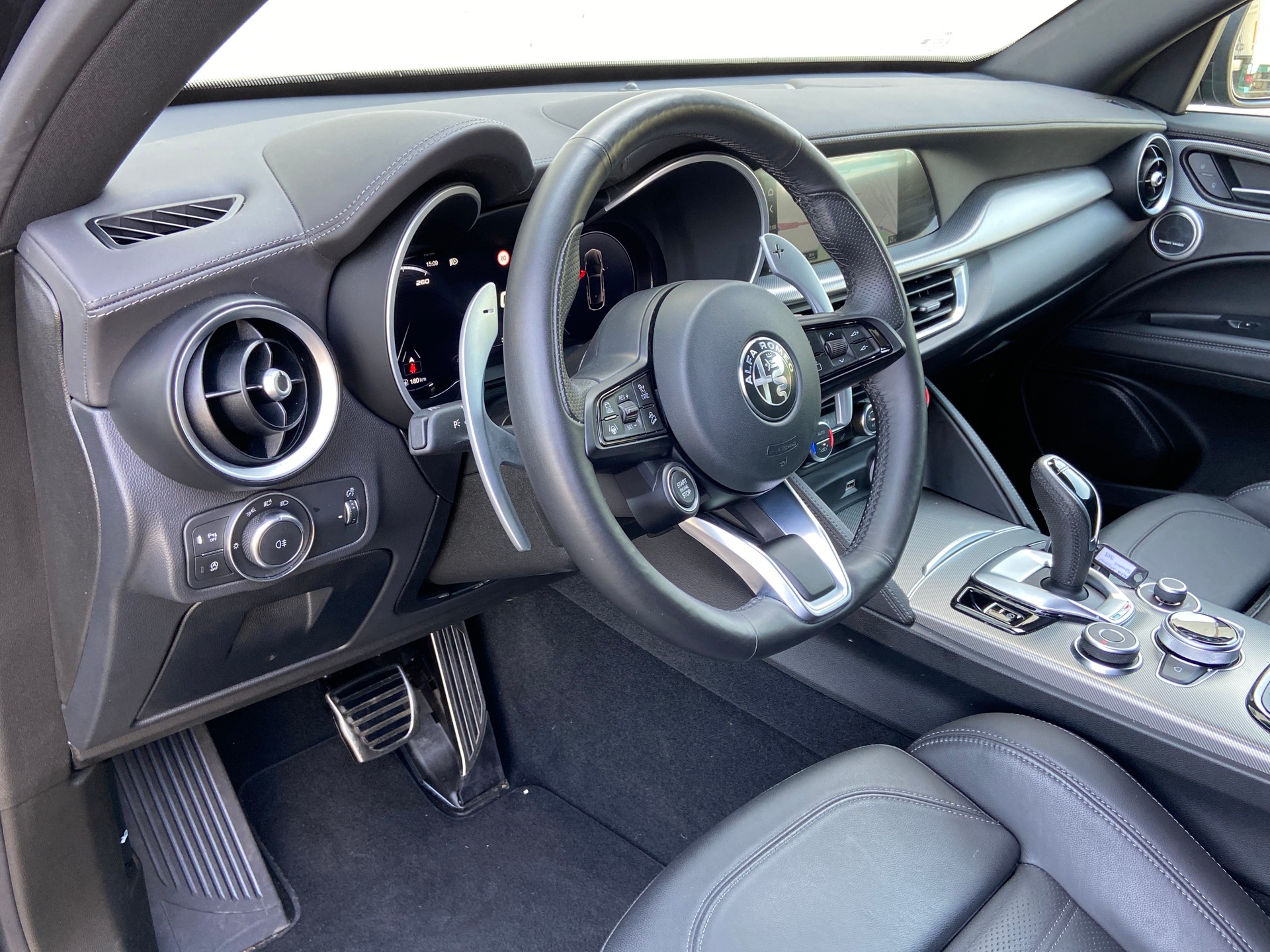 ALFA ROMEO Stelvio 2.2 JTDM Veloce Pack Premium Q4 AT8-image-3