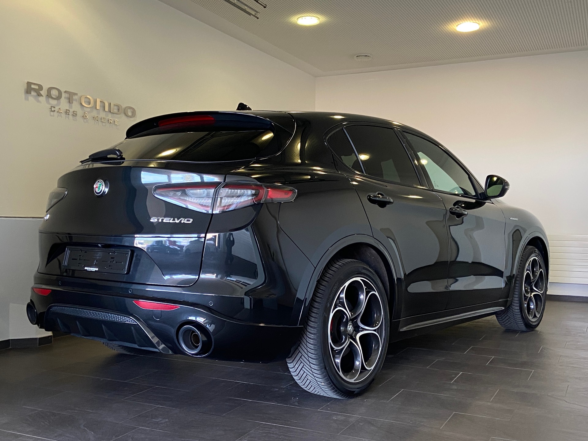 ALFA ROMEO Stelvio 2.2 JTDM Veloce Pack Premium Q4 AT8-image-1
