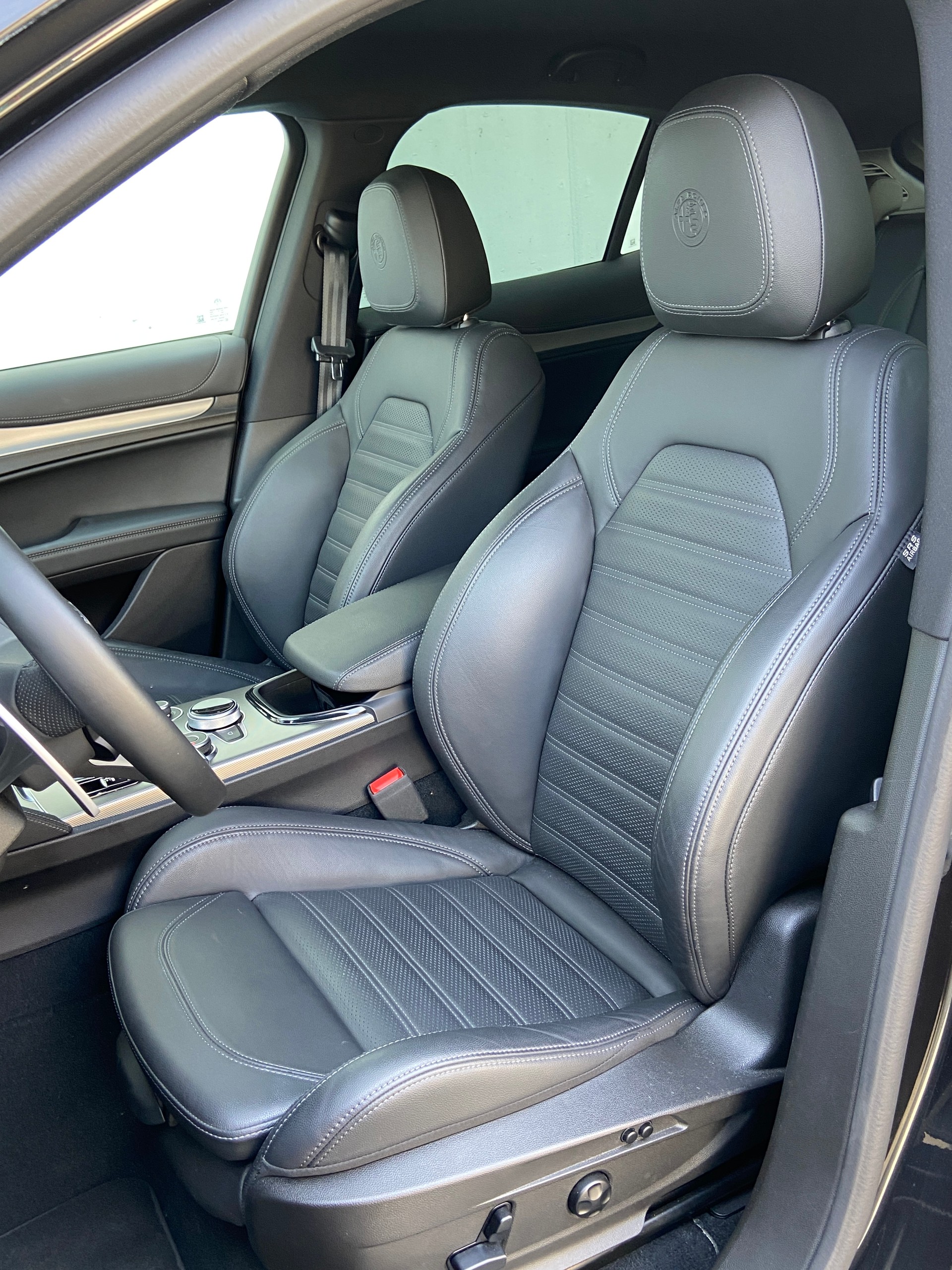 ALFA ROMEO Stelvio 2.2 JTDM Veloce Pack Premium Q4 AT8-image-4