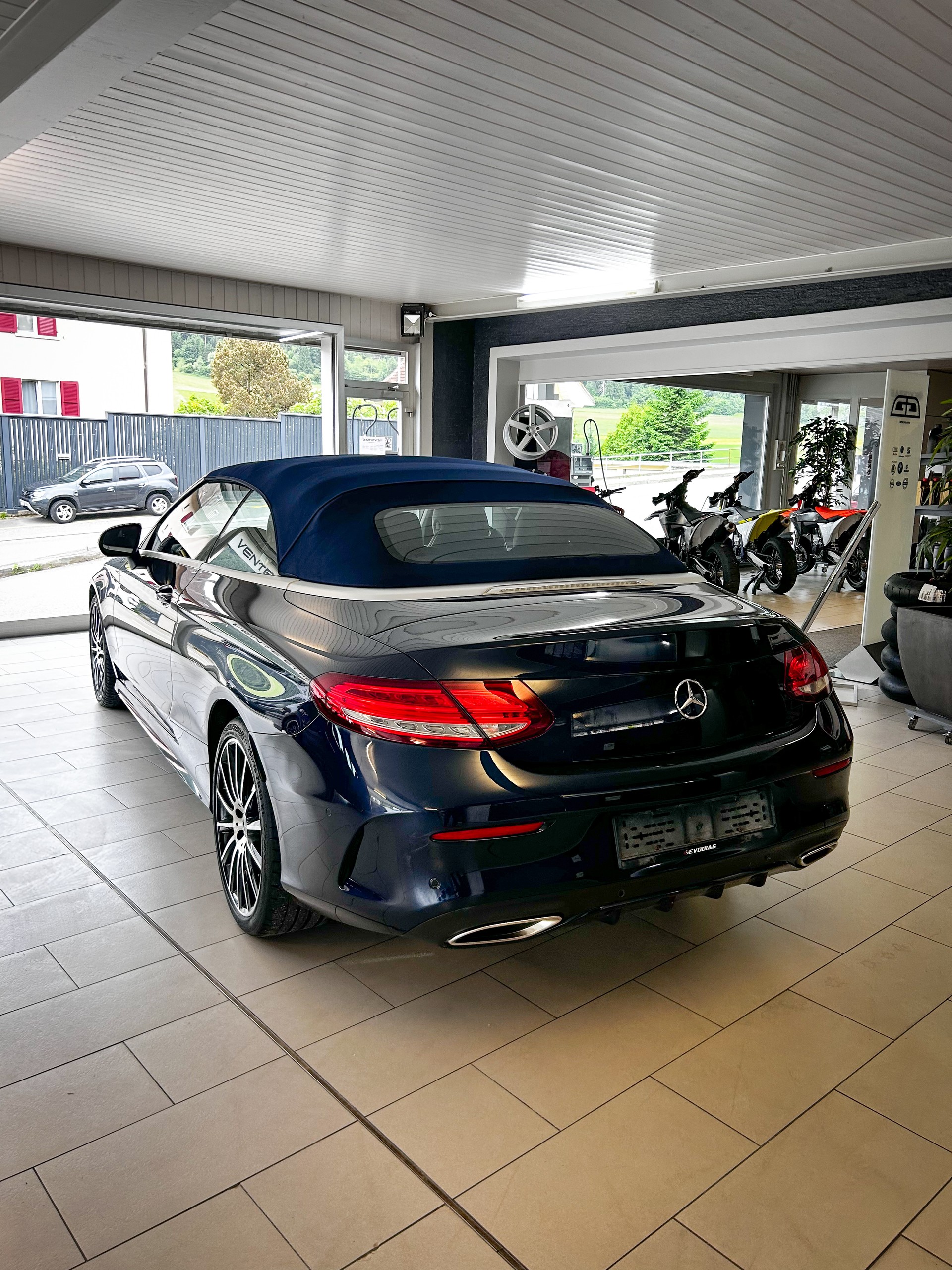 MERCEDES-BENZ C 200 Cabriolet 4Matic 9G-Tronic-image-4