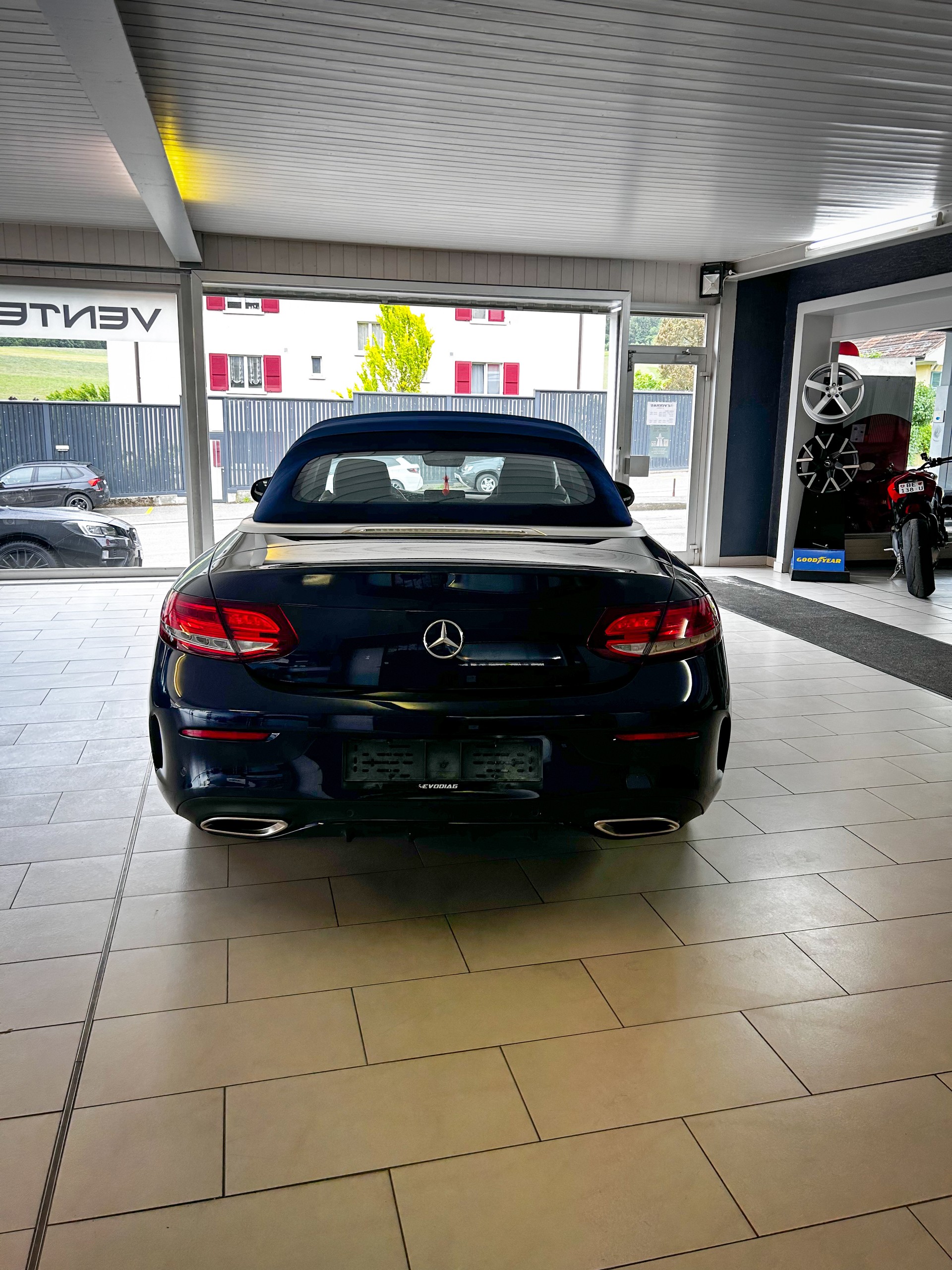 MERCEDES-BENZ C 200 Cabriolet 4Matic 9G-Tronic-image-5