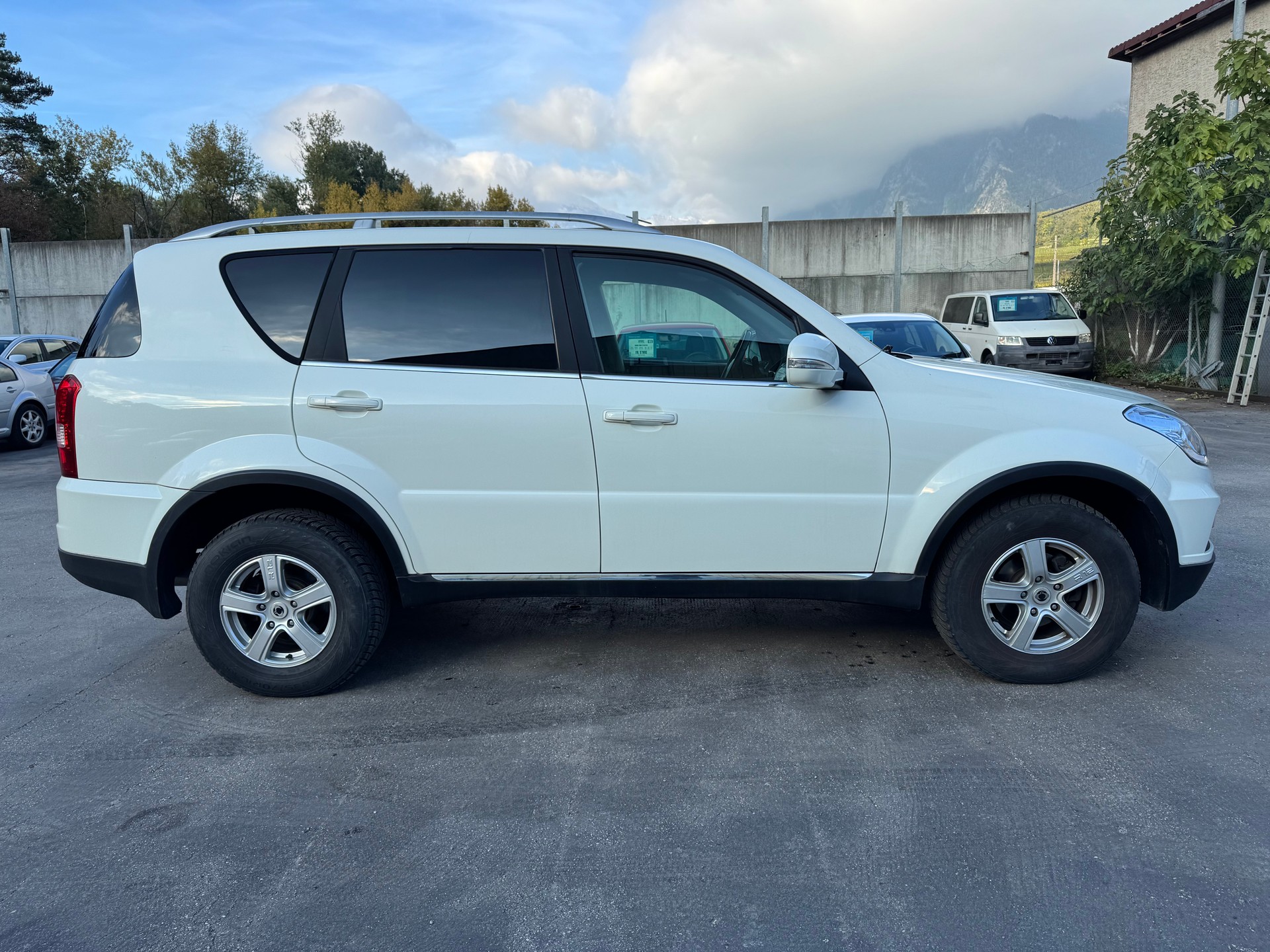 KGM-SsangYong Rexton RX200 e-XDi Sapphire 4WD Automatic-image-2