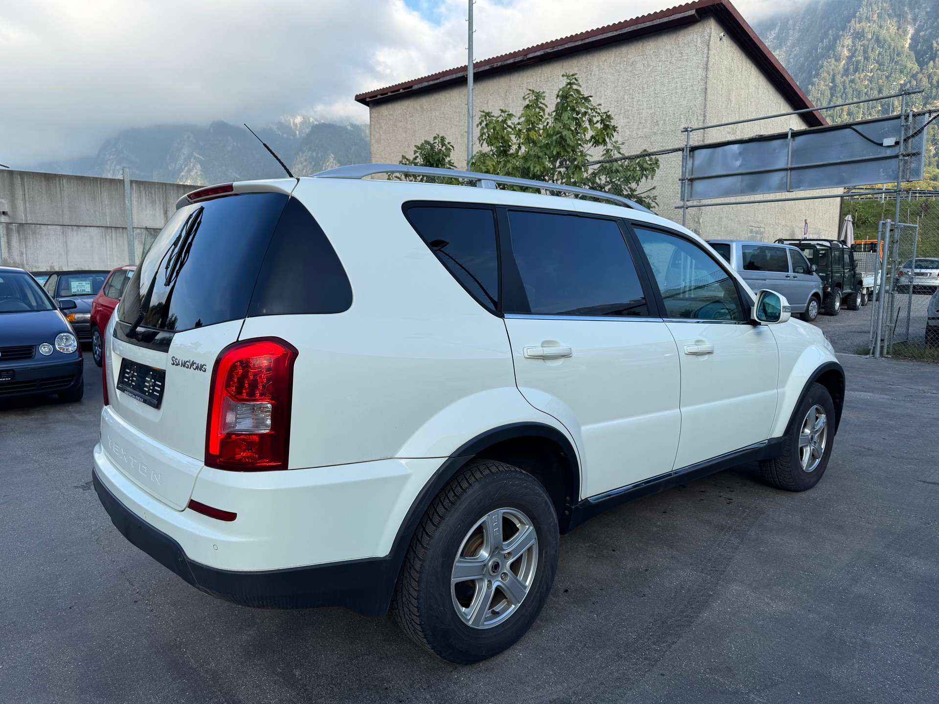 KGM-SsangYong Rexton RX200 e-XDi Sapphire 4WD Automatic-image-3