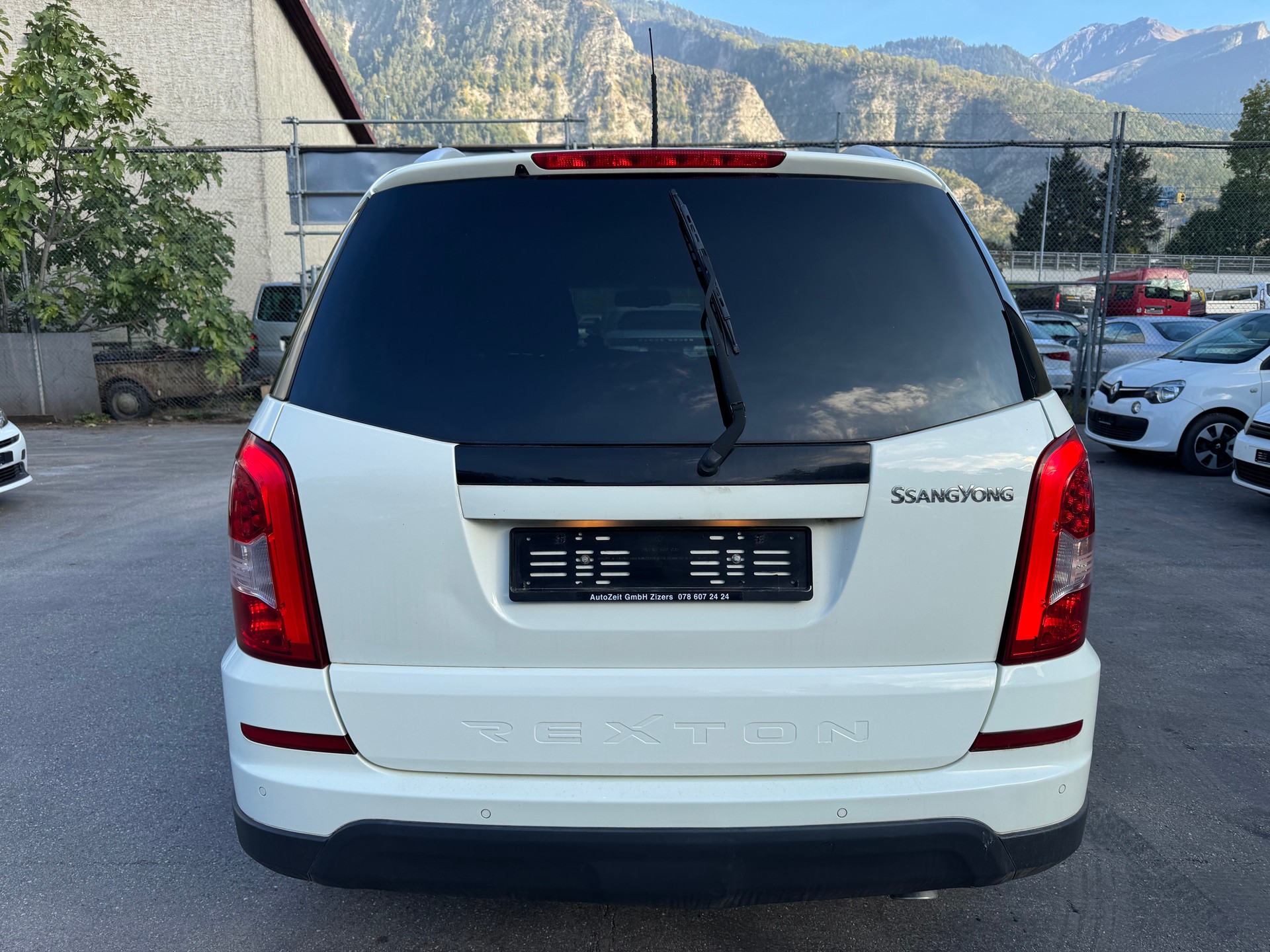 KGM-SsangYong Rexton RX200 e-XDi Sapphire 4WD Automatic-image-4