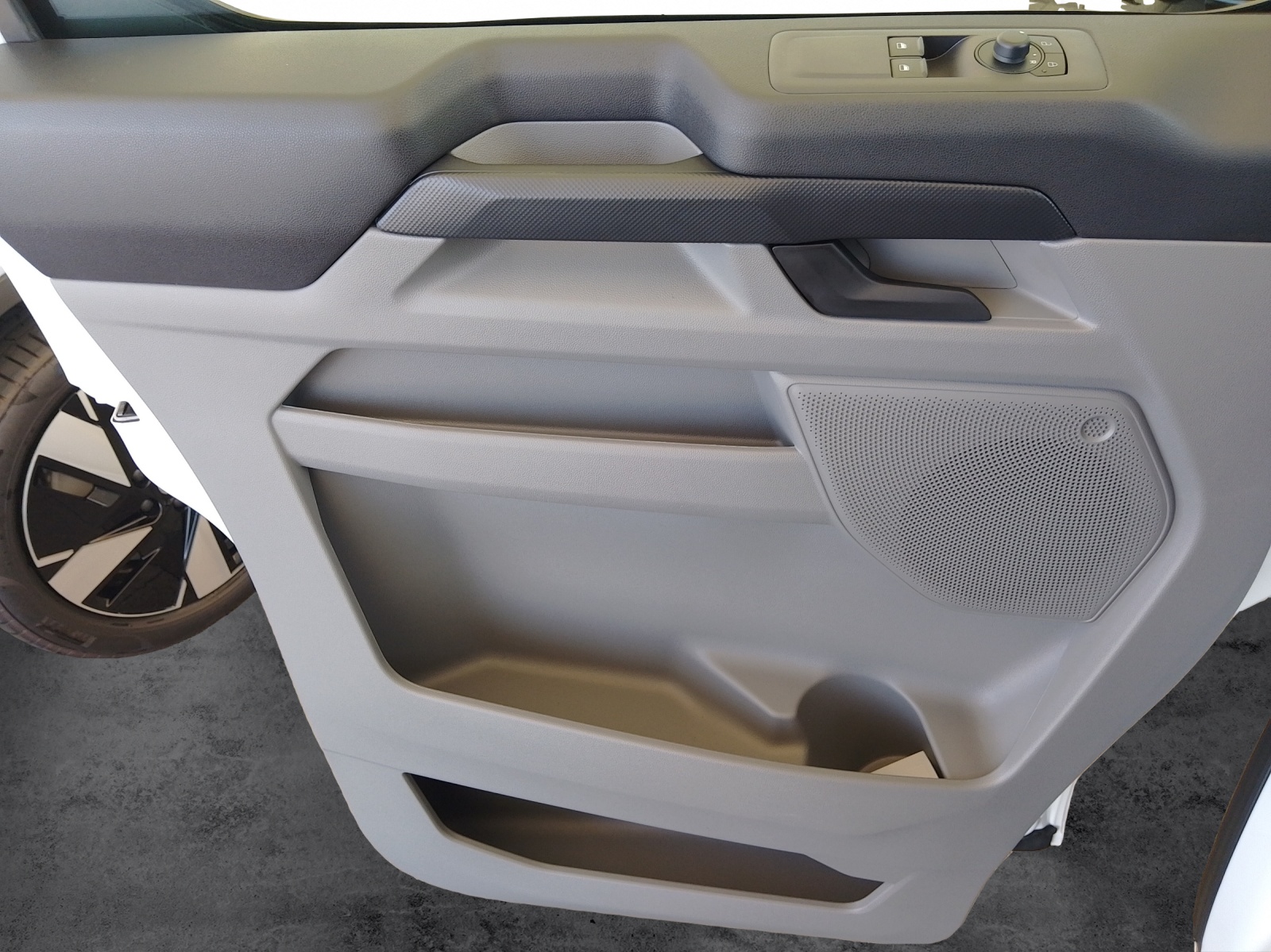 FORD Transit Custom Van 320 L1 2.0 EcoBlue 136 Trend-image-11