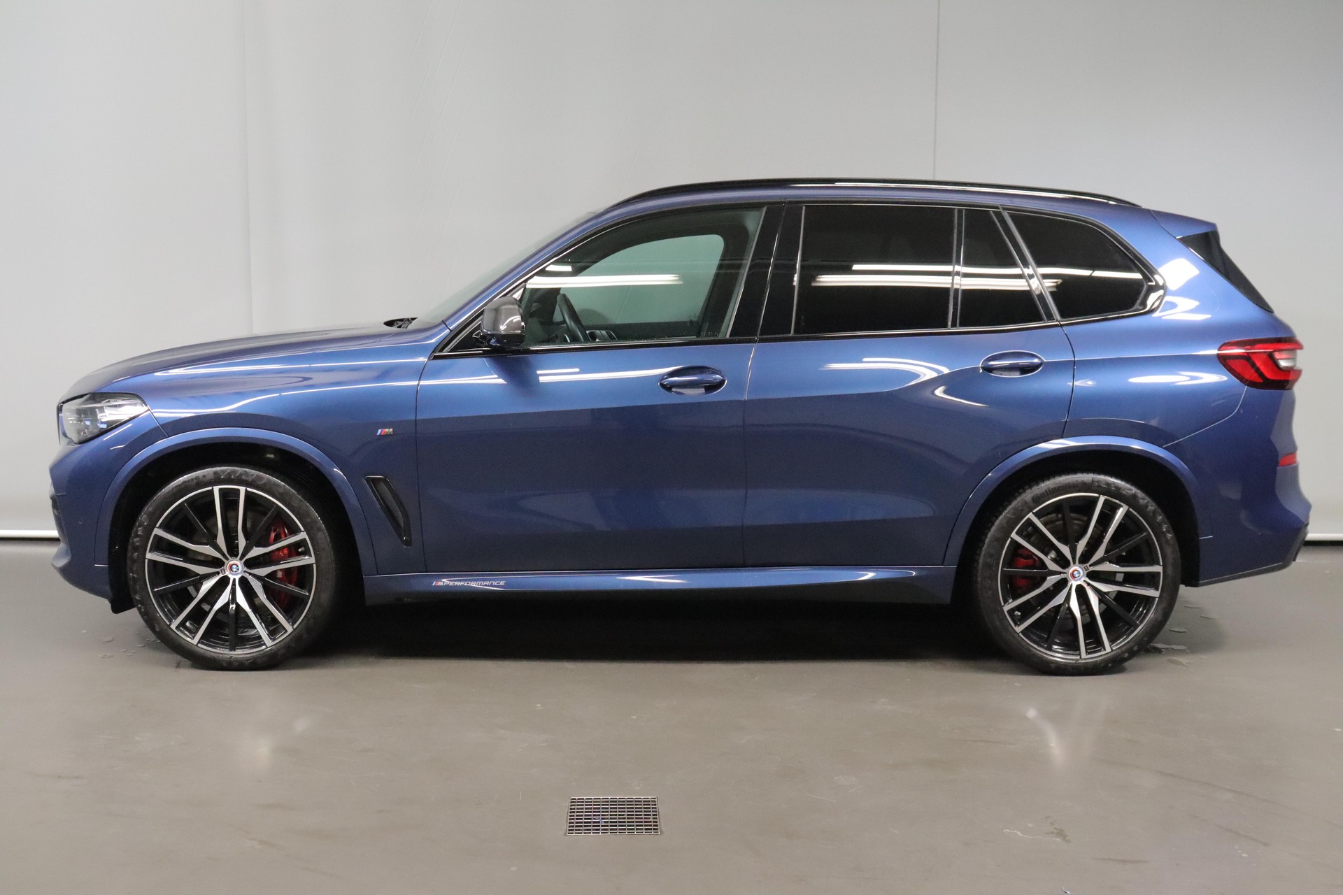 BMW X5 M50i xDrive-image-4