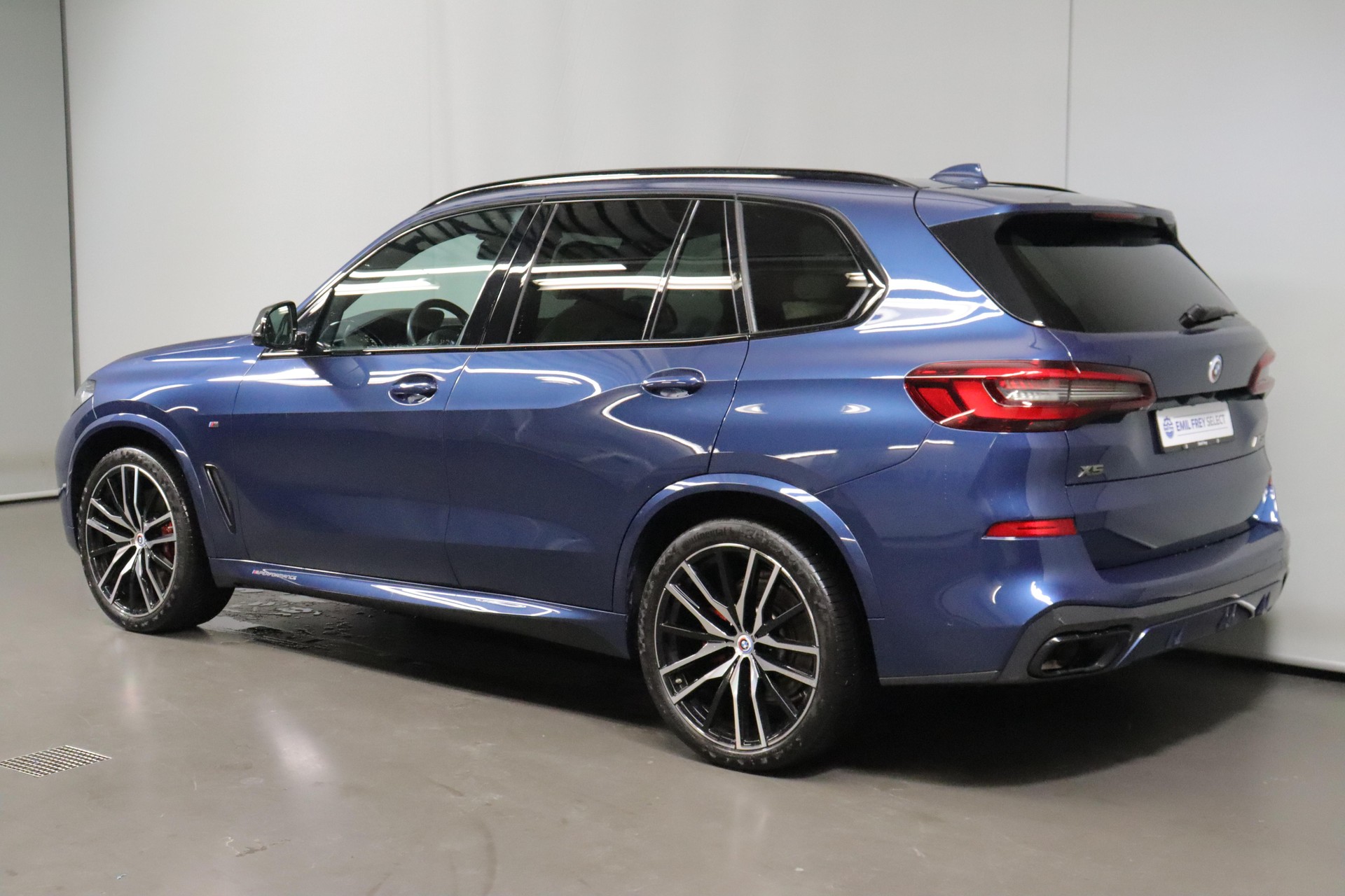 BMW X5 M50i xDrive-image-11