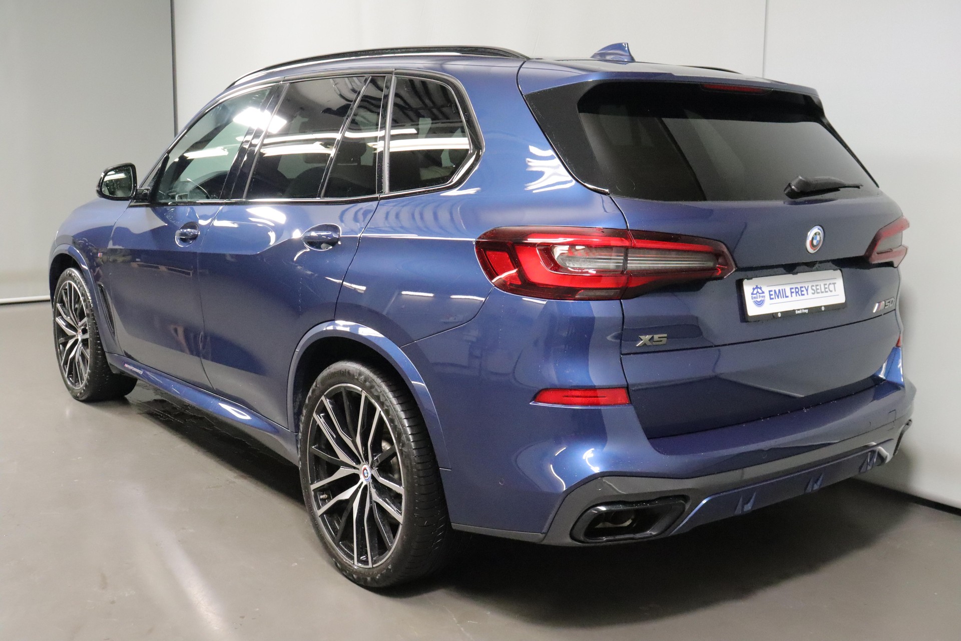 BMW X5 M50i xDrive-image-14