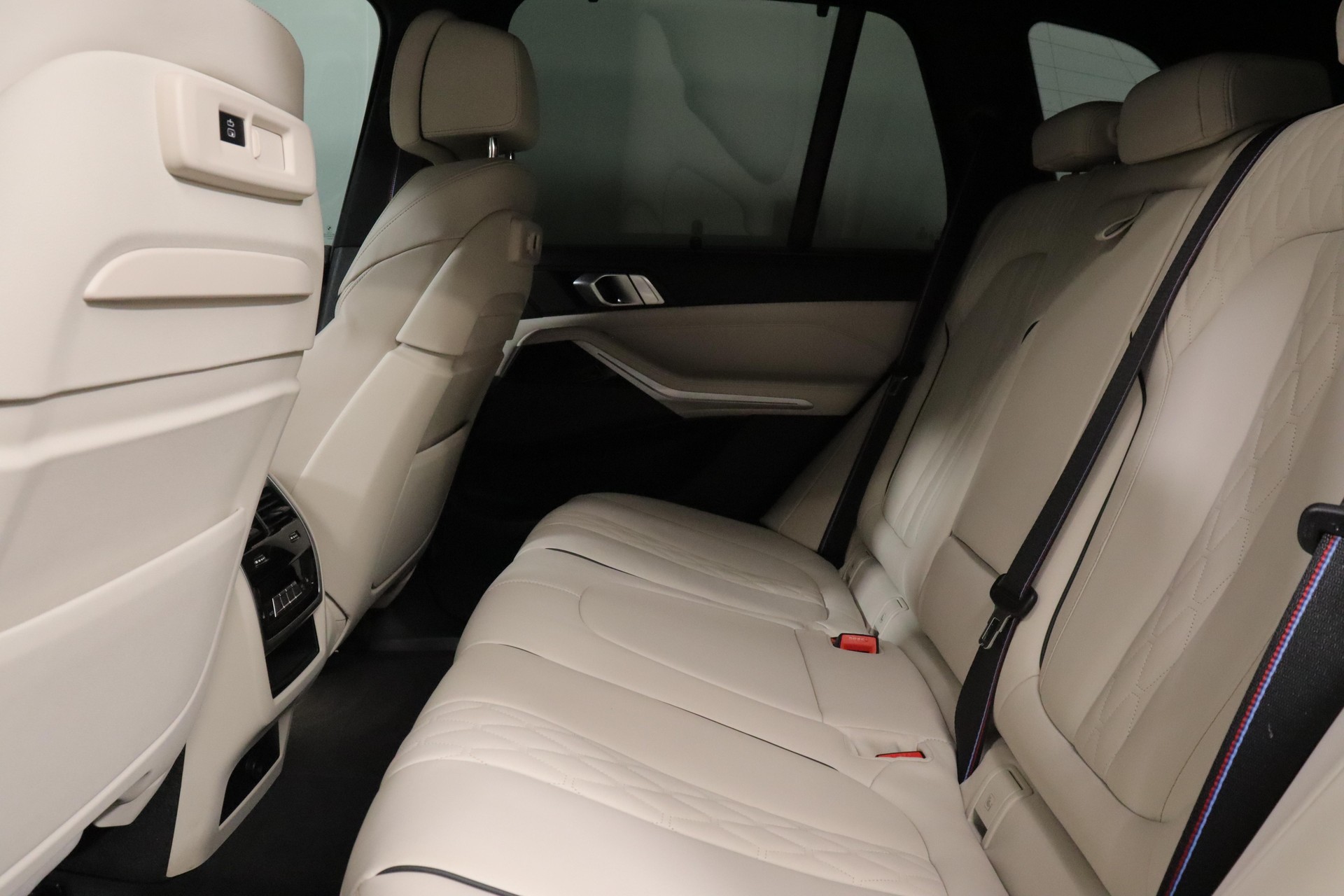 BMW X5 M50i xDrive-image-3