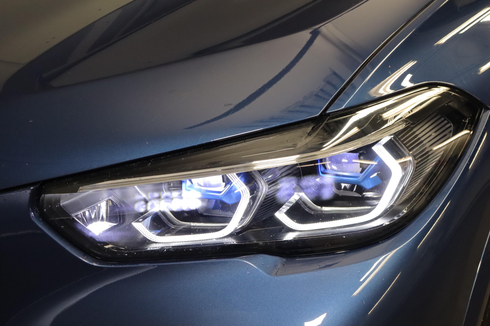 BMW X5 M50i xDrive-image-16