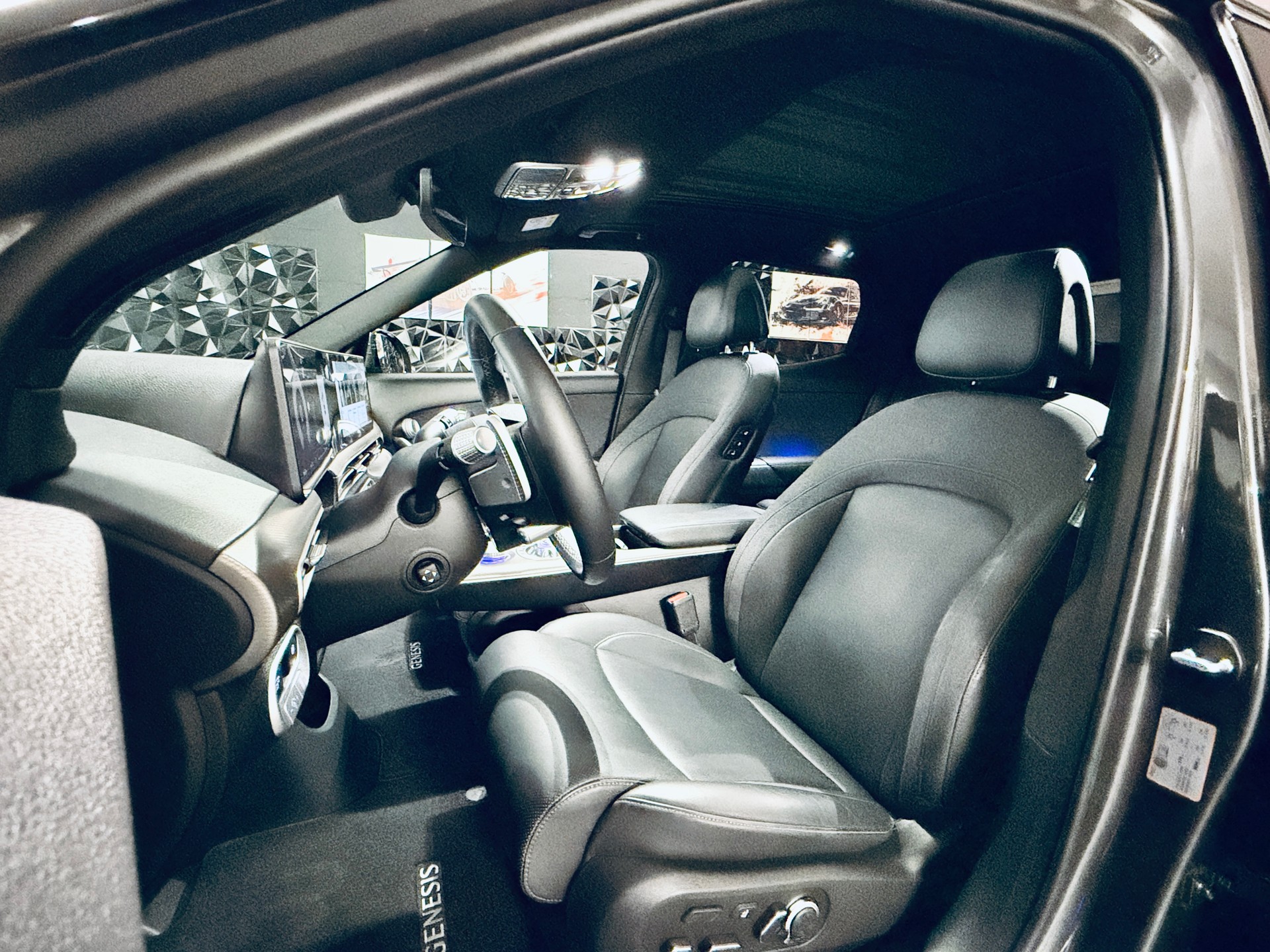 GENESIS GV60 77.4 kWh Sport AWD-image-27