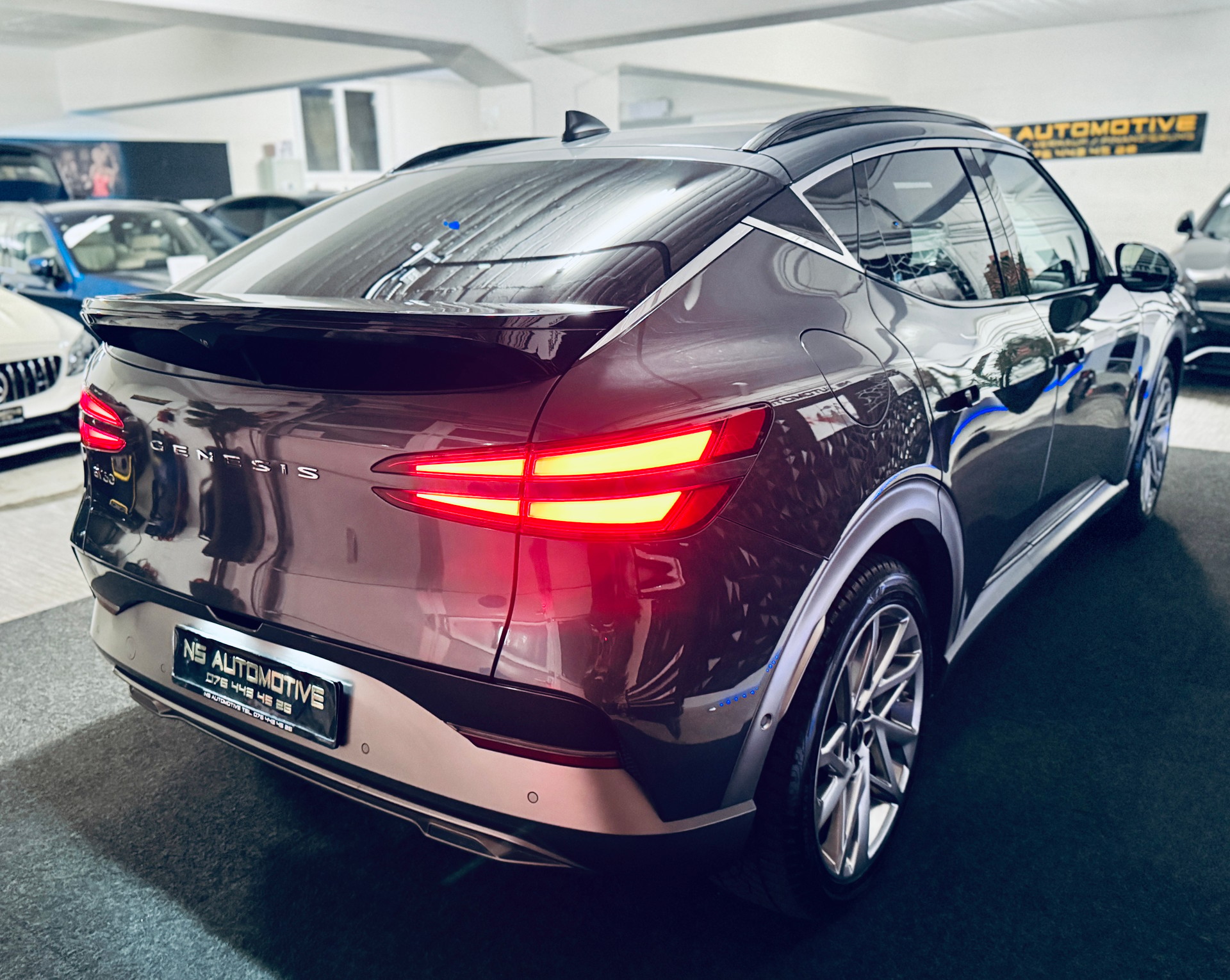 GENESIS GV60 77.4 kWh Sport AWD-showroom-element-3