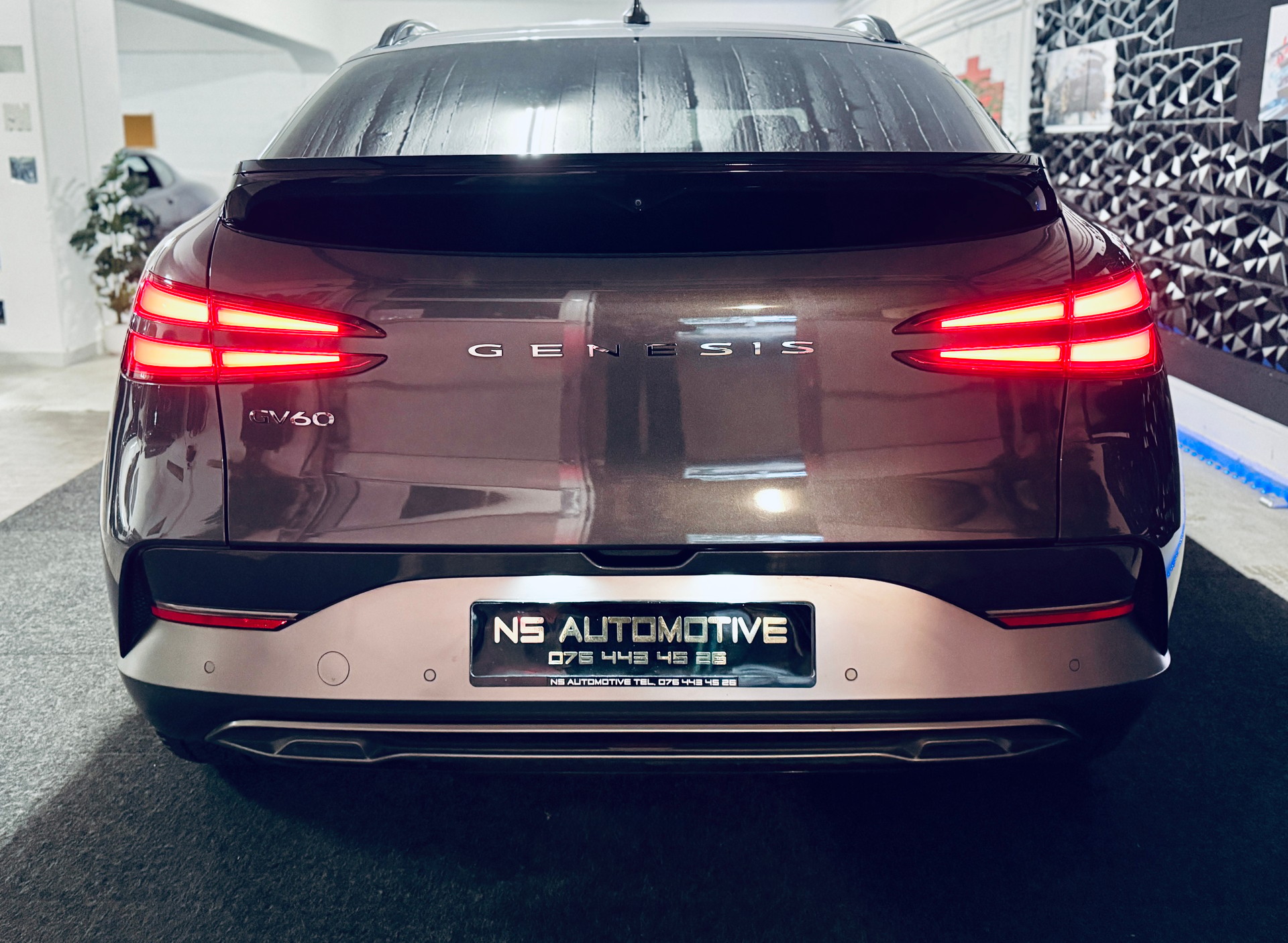 GENESIS GV60 77.4 kWh Sport AWD-image-4
