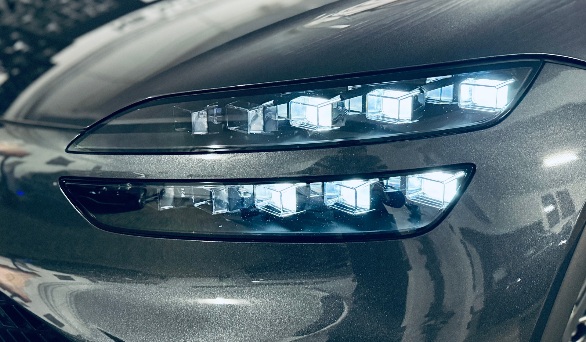 GENESIS GV60 77.4 kWh Sport AWD-image-7