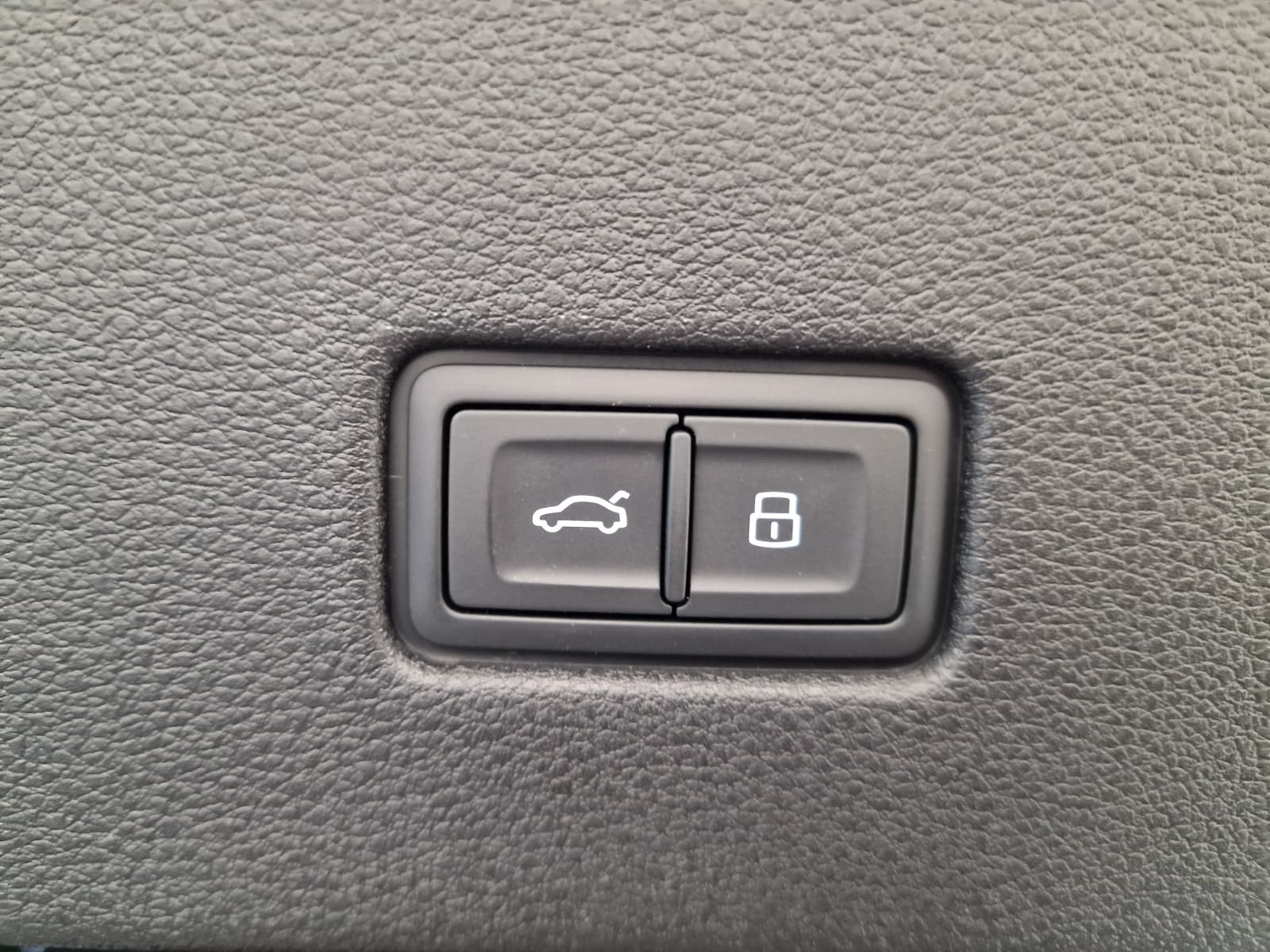 AUDI RSQ8 quattro tiptronic-image-16