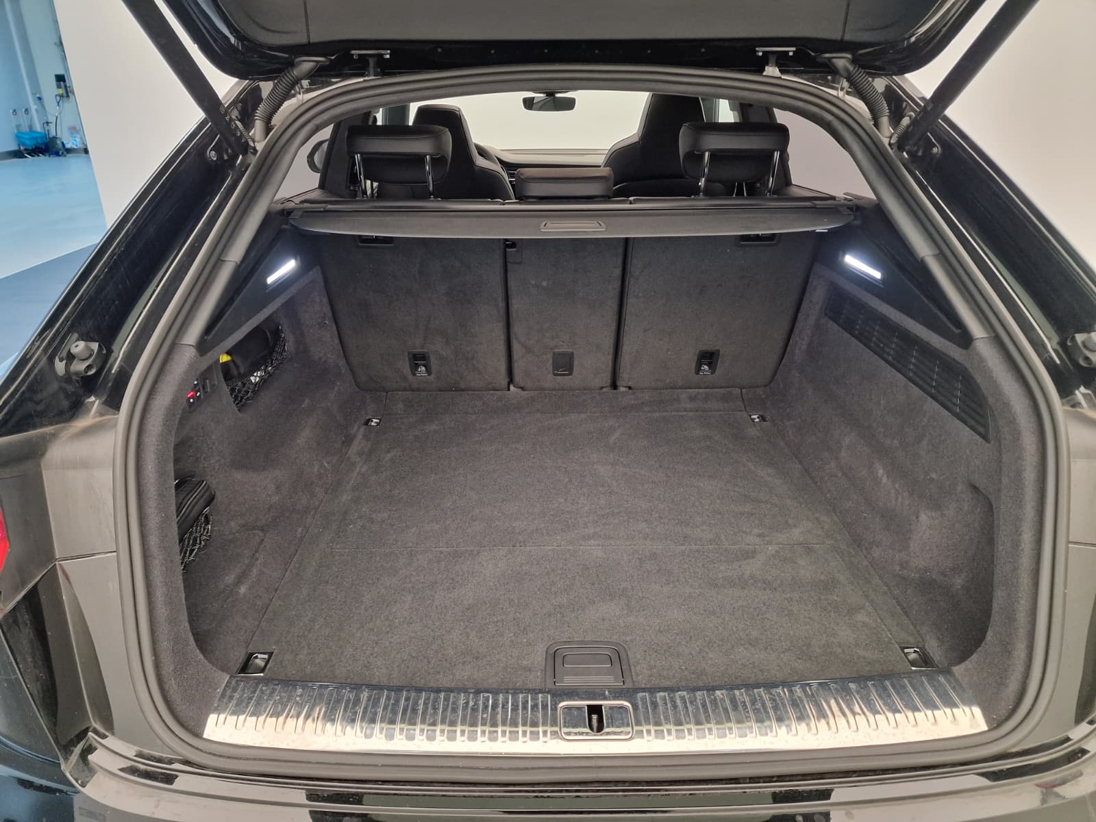 AUDI RSQ8 quattro tiptronic-image-15