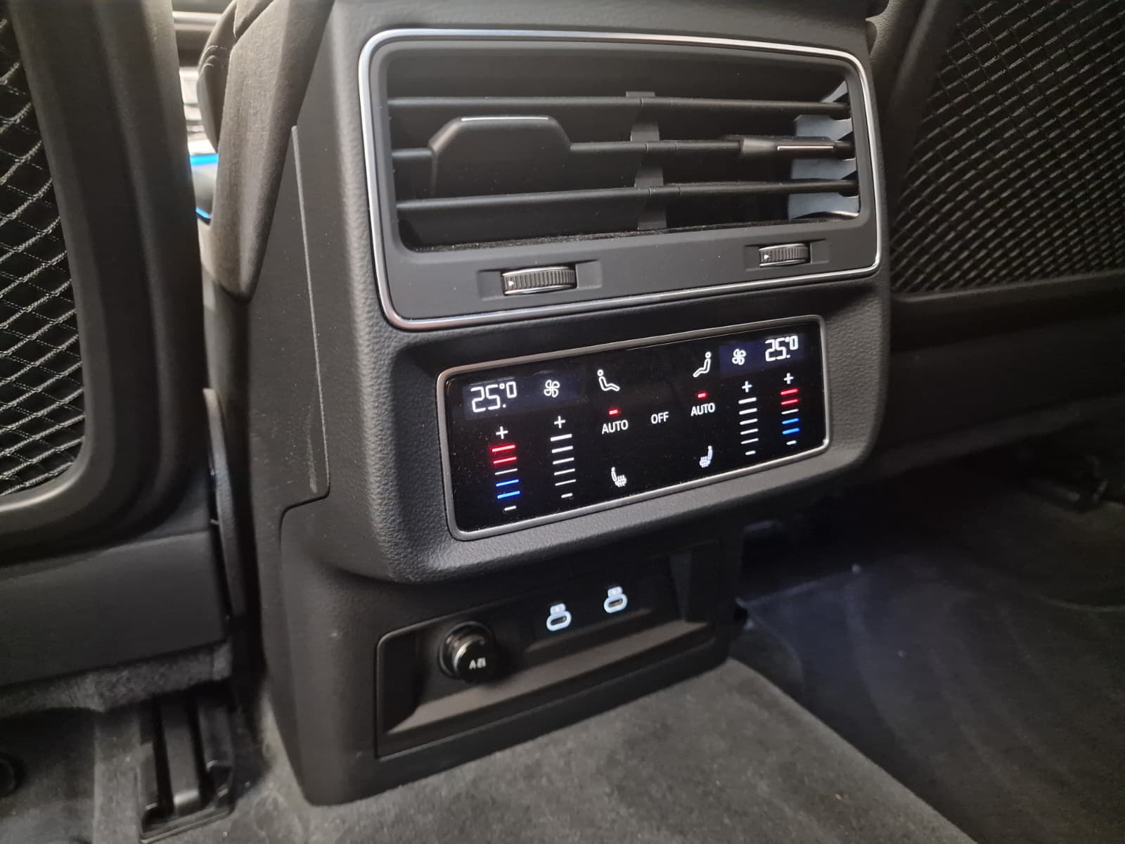 AUDI RSQ8 quattro tiptronic-image-13