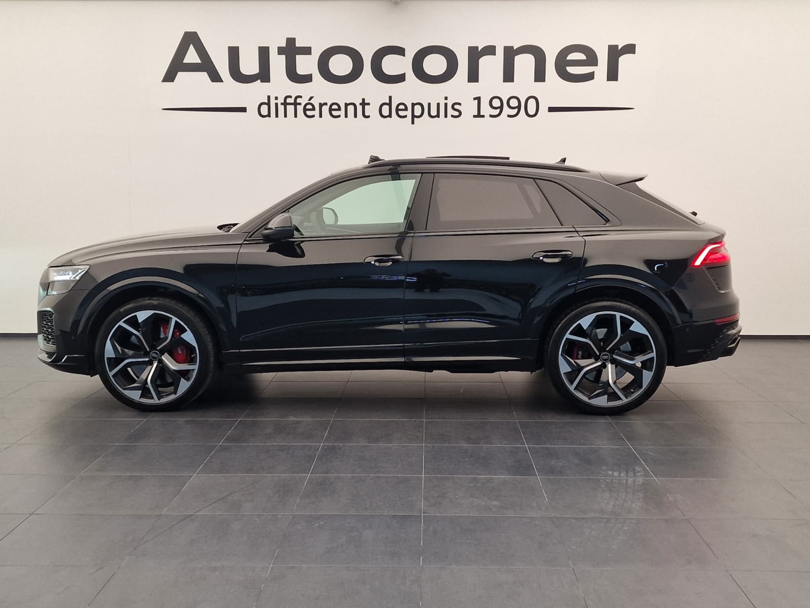AUDI RSQ8 quattro tiptronic-showroom-element-1
