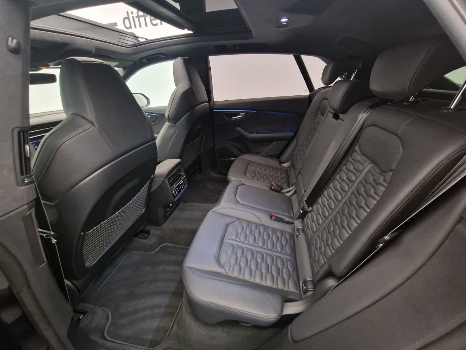 AUDI RSQ8 quattro tiptronic-image-12