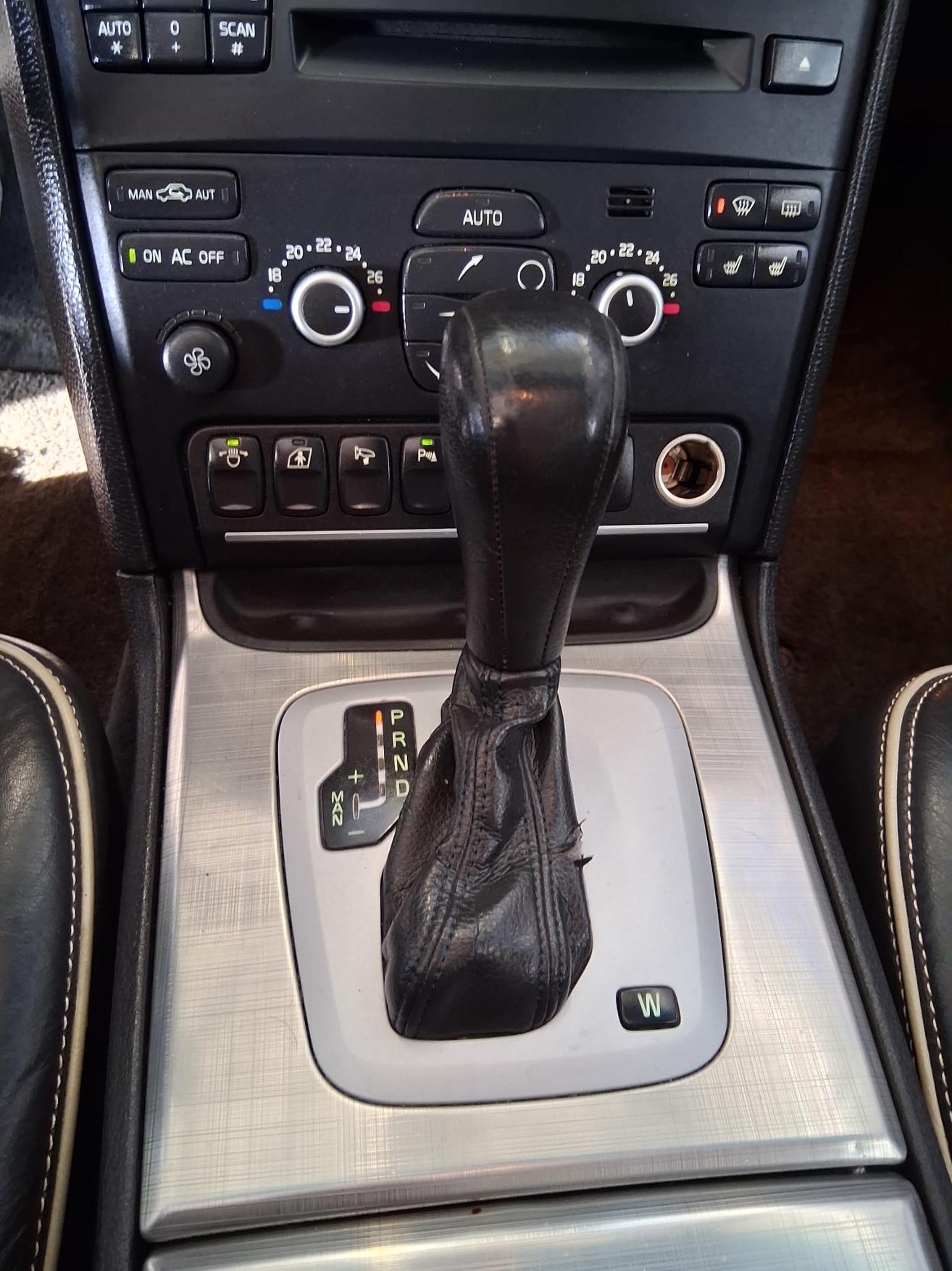 VOLVO XC90 2.4D5 Executive 7P. AWD-image-16