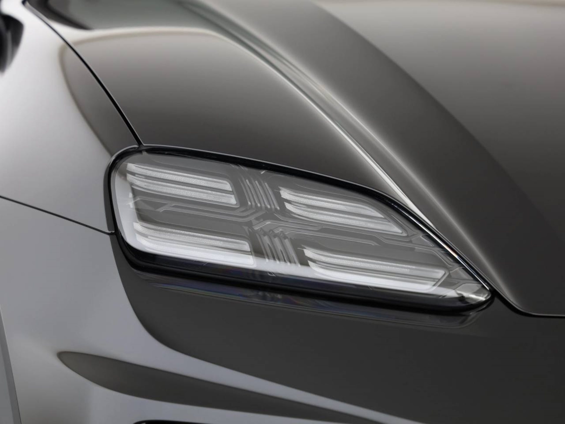 PORSCHE Macan Turbo-image-8