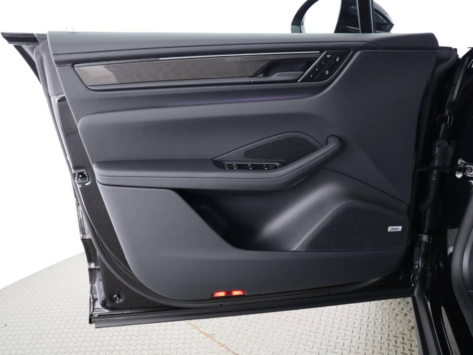 PORSCHE Macan Turbo-image-18