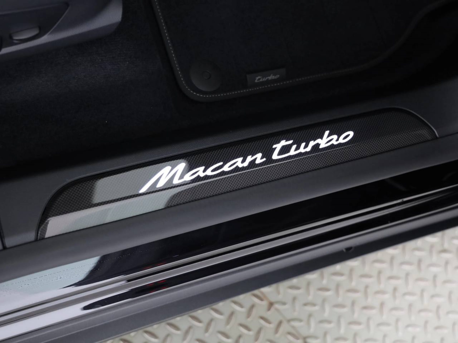 PORSCHE Macan Turbo-image-20